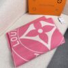LV A貨粉色大花圍巾 活力時尚百搭款|超A仿原單精品圖片 2 LV A貨粉色大花圍巾 活力時尚百搭款|歐美奢侈品精品推薦
