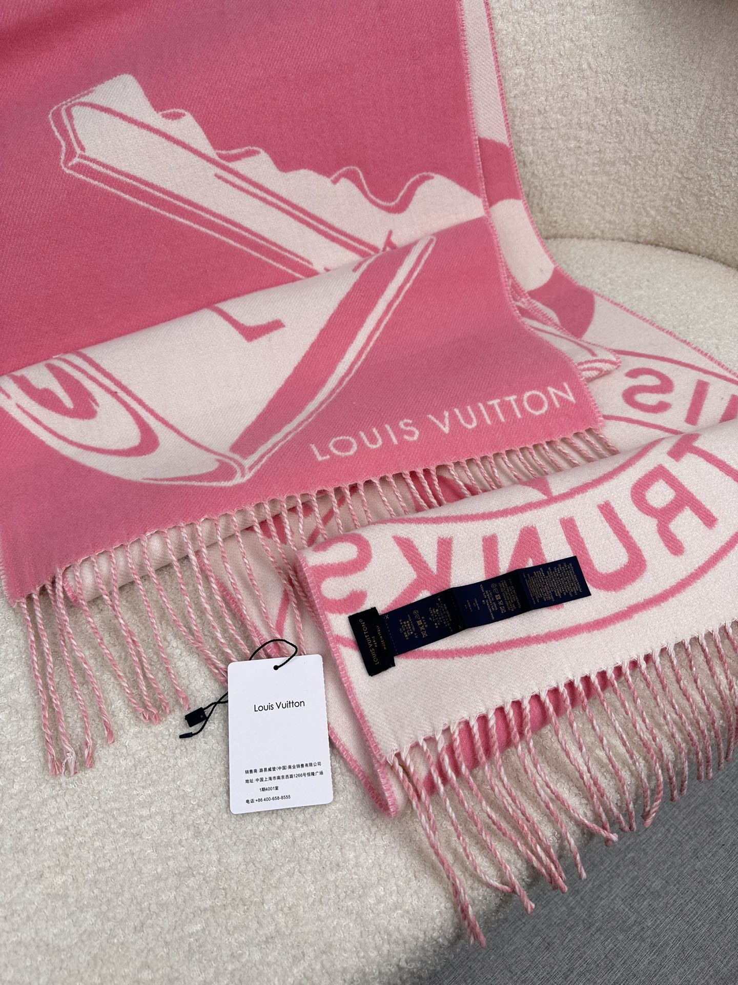 LV A貨粉色大花圍巾 活力時尚百搭款|超A仿原單精品圖片 8 LV A貨粉色大花圍巾 活力時尚百搭款|歐美奢侈品精品推薦