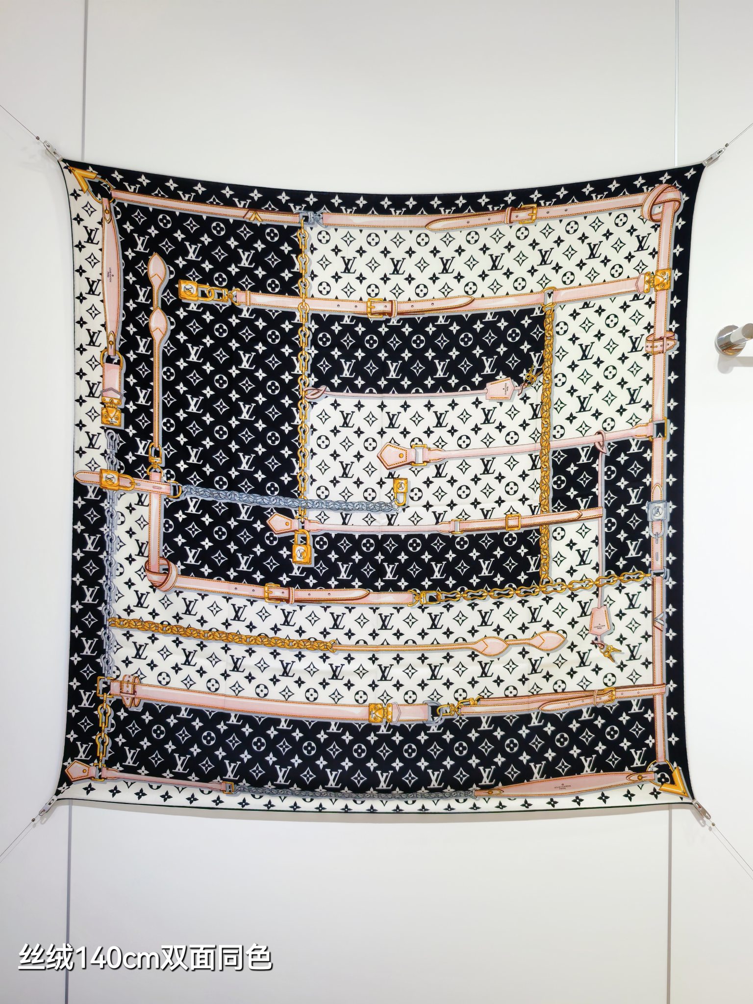 LV 高仿絲綢方巾 黑白雙色經典印花款|超A仿原單精品圖片 6 LV 高仿絲綢方巾 黑白雙色經典印花款|歐美奢侈品精品推薦