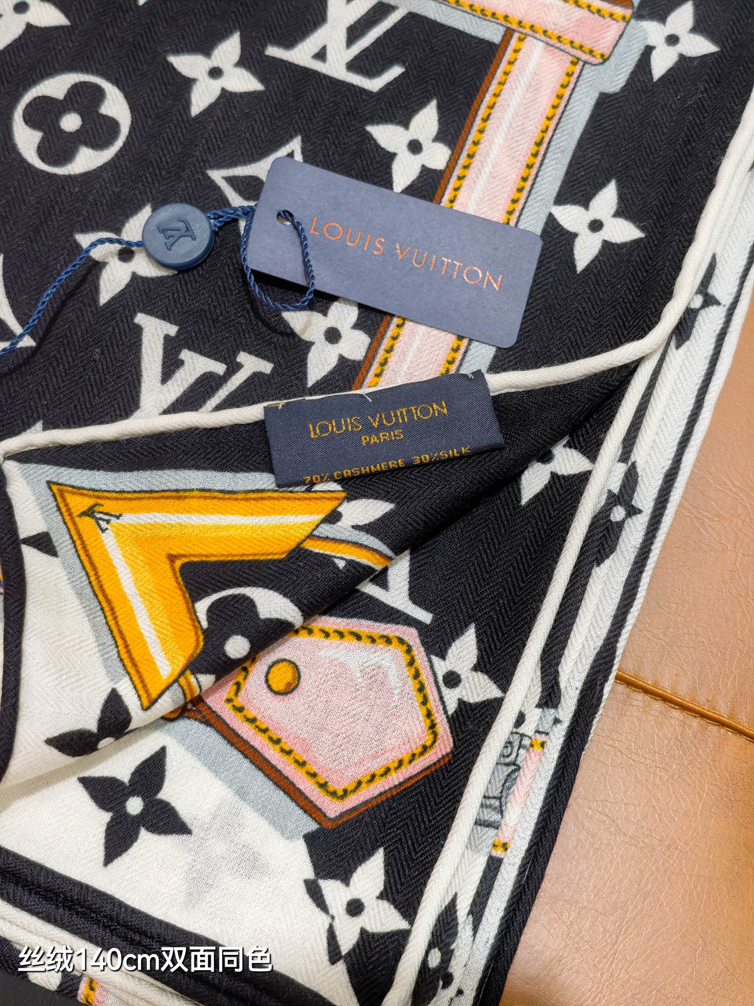 LV 高仿絲綢方巾 黑白雙色經典印花款|超A仿原單精品圖片 10 LV 高仿絲綢方巾 黑白雙色經典印花款|歐美奢侈品精品推薦