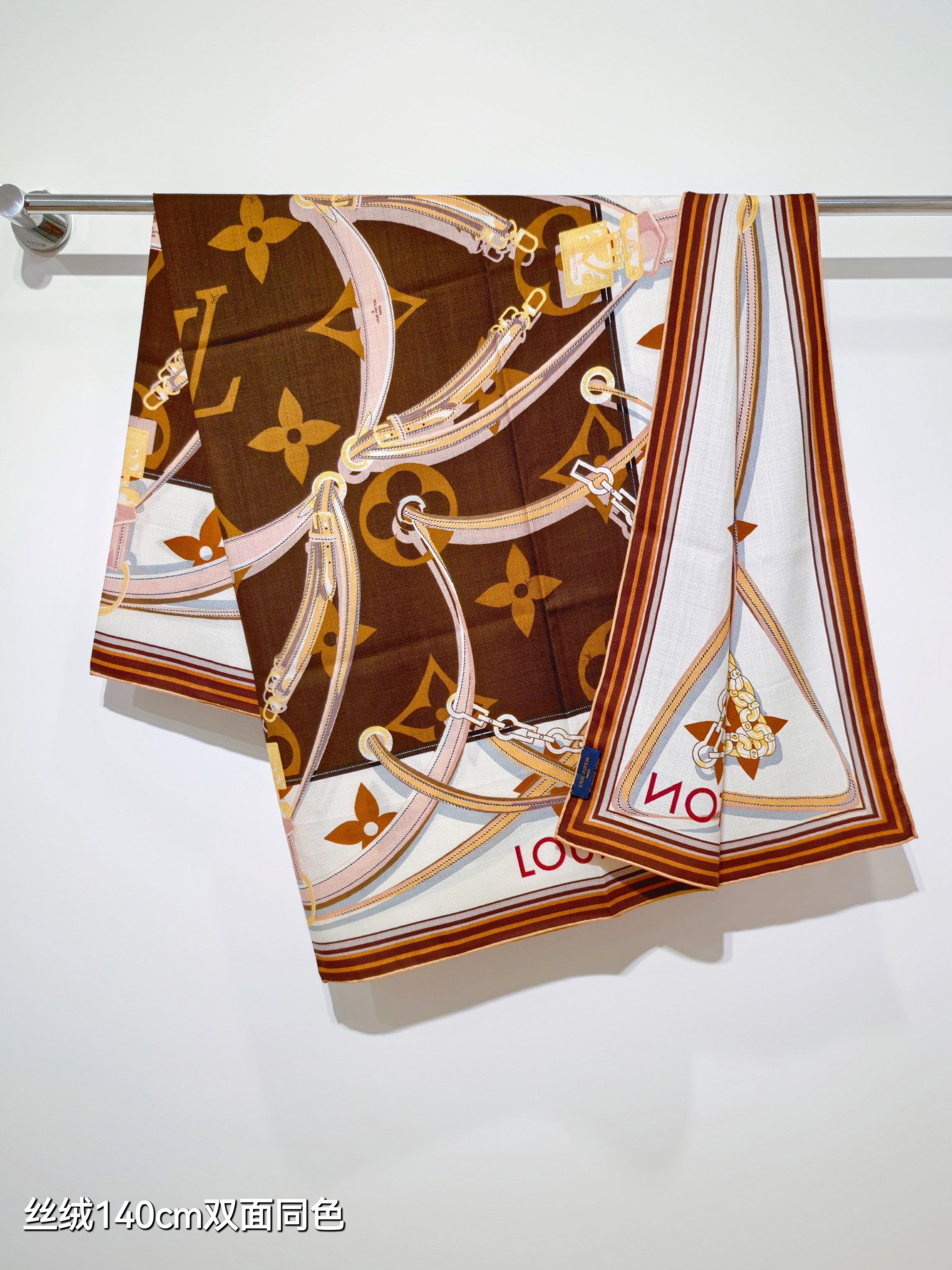 LV 高仿絲巾 140CM 經典鎖鏈印花棕色方巾｜歐美奢侈品精品推薦