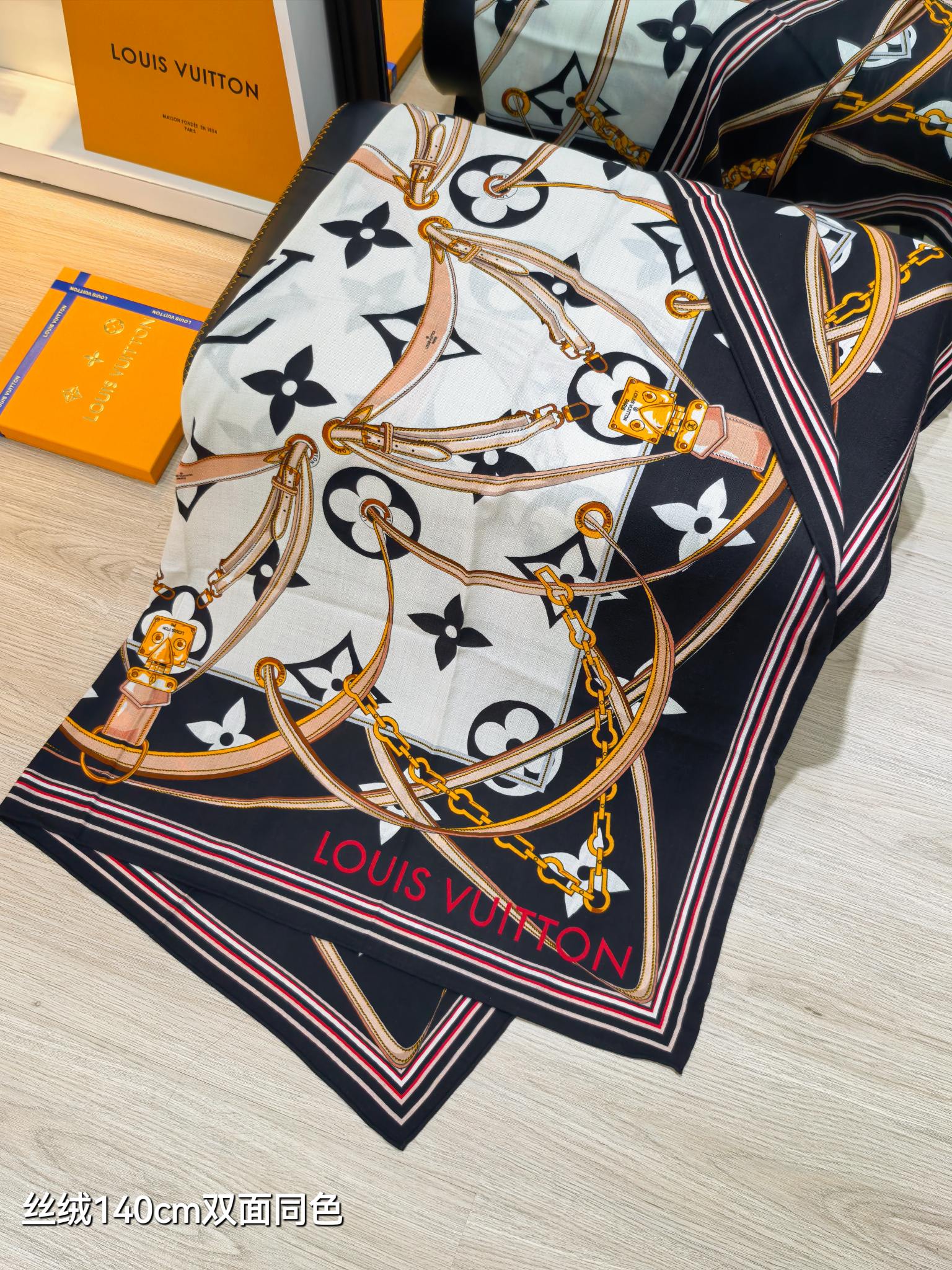 LV 原單絲巾 140CM 黑白鎖鏈印花方巾|超A仿原單精品圖片 12 LV 原單絲巾 140CM 黑白鎖鏈印花方巾|歐美奢侈品精品推薦