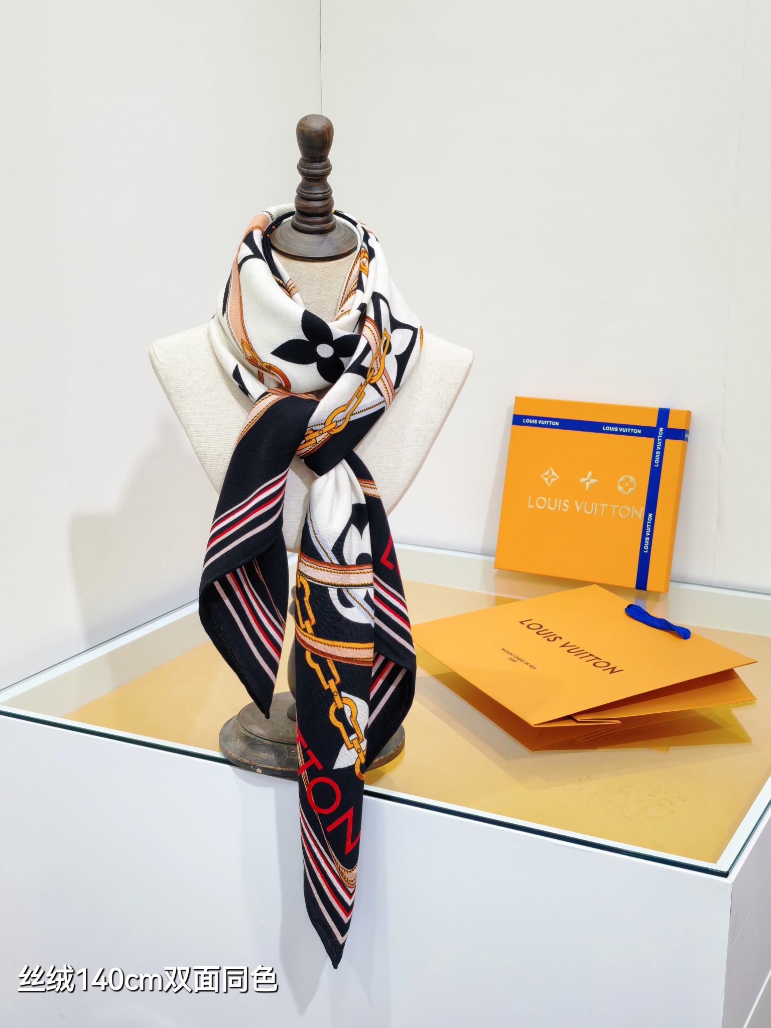LV 原單絲巾 140CM 黑白鎖鏈印花方巾|超A仿原單精品圖片 8 LV 原單絲巾 140CM 黑白鎖鏈印花方巾|歐美奢侈品精品推薦