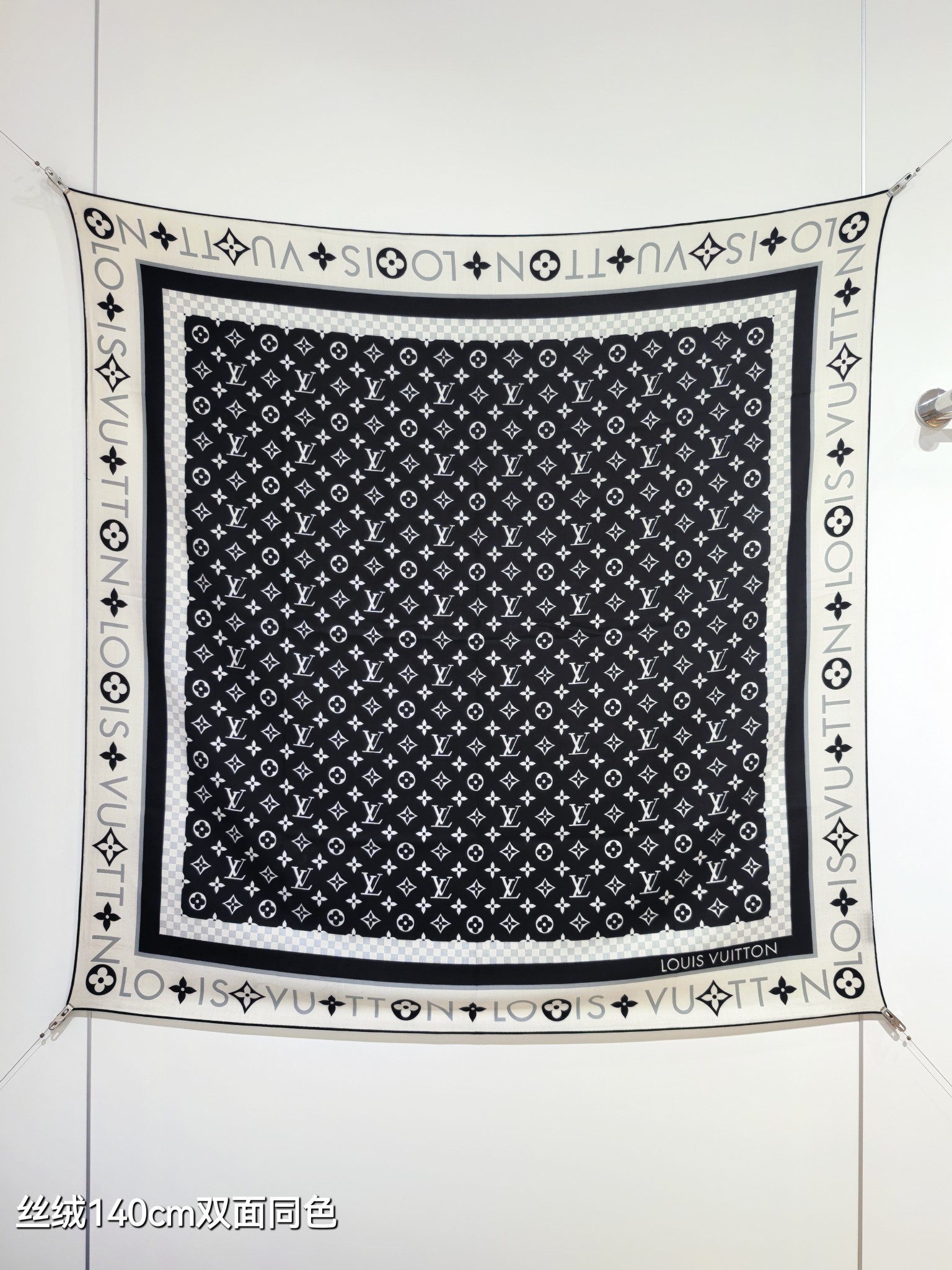LV 高仿絲巾 140CM 黑白Monogram印花方巾｜歐美奢侈品精品推薦