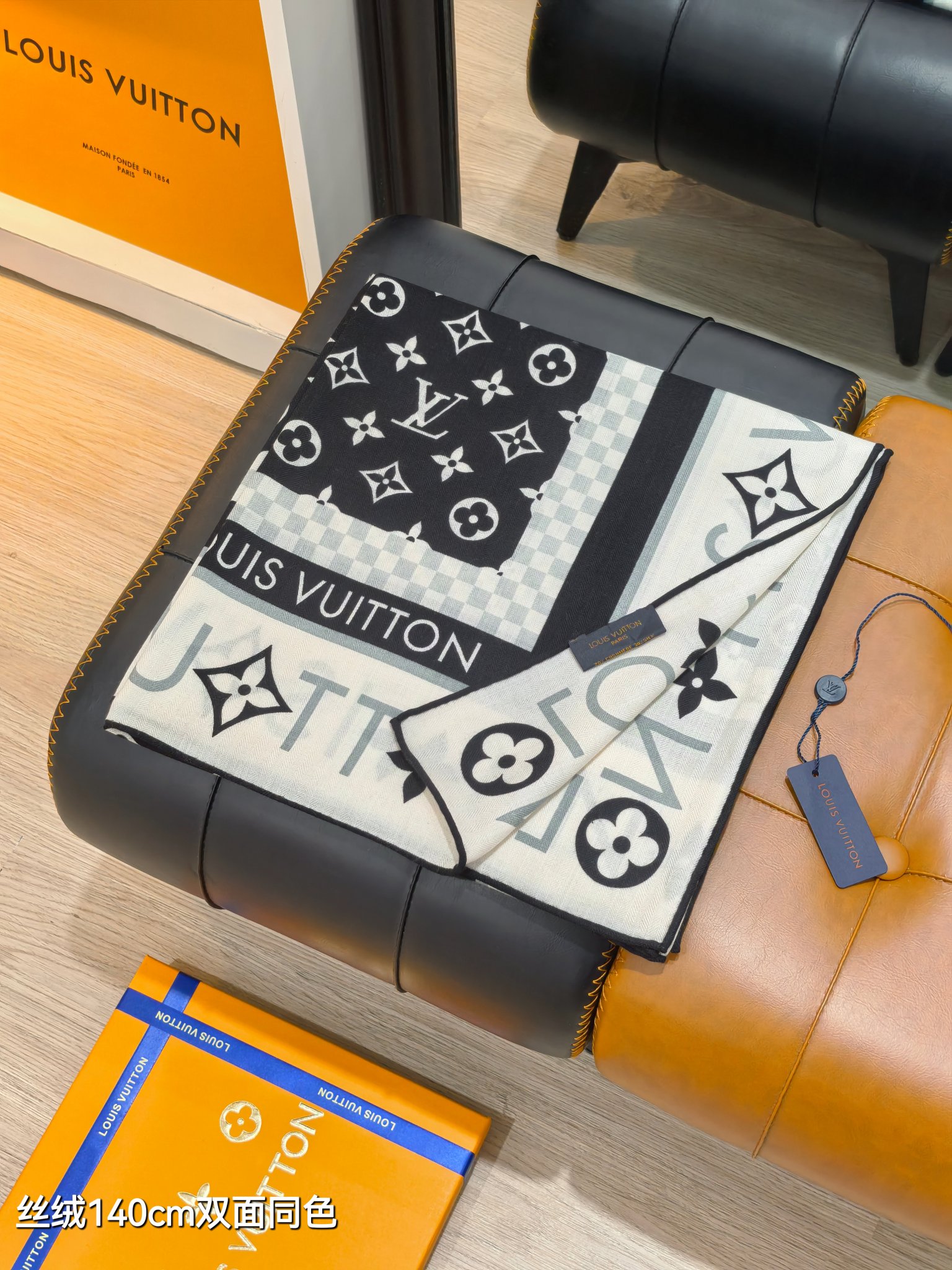 LV 高仿絲巾 140CM 黑白Monogram印花方巾｜歐美奢侈品精品推薦
