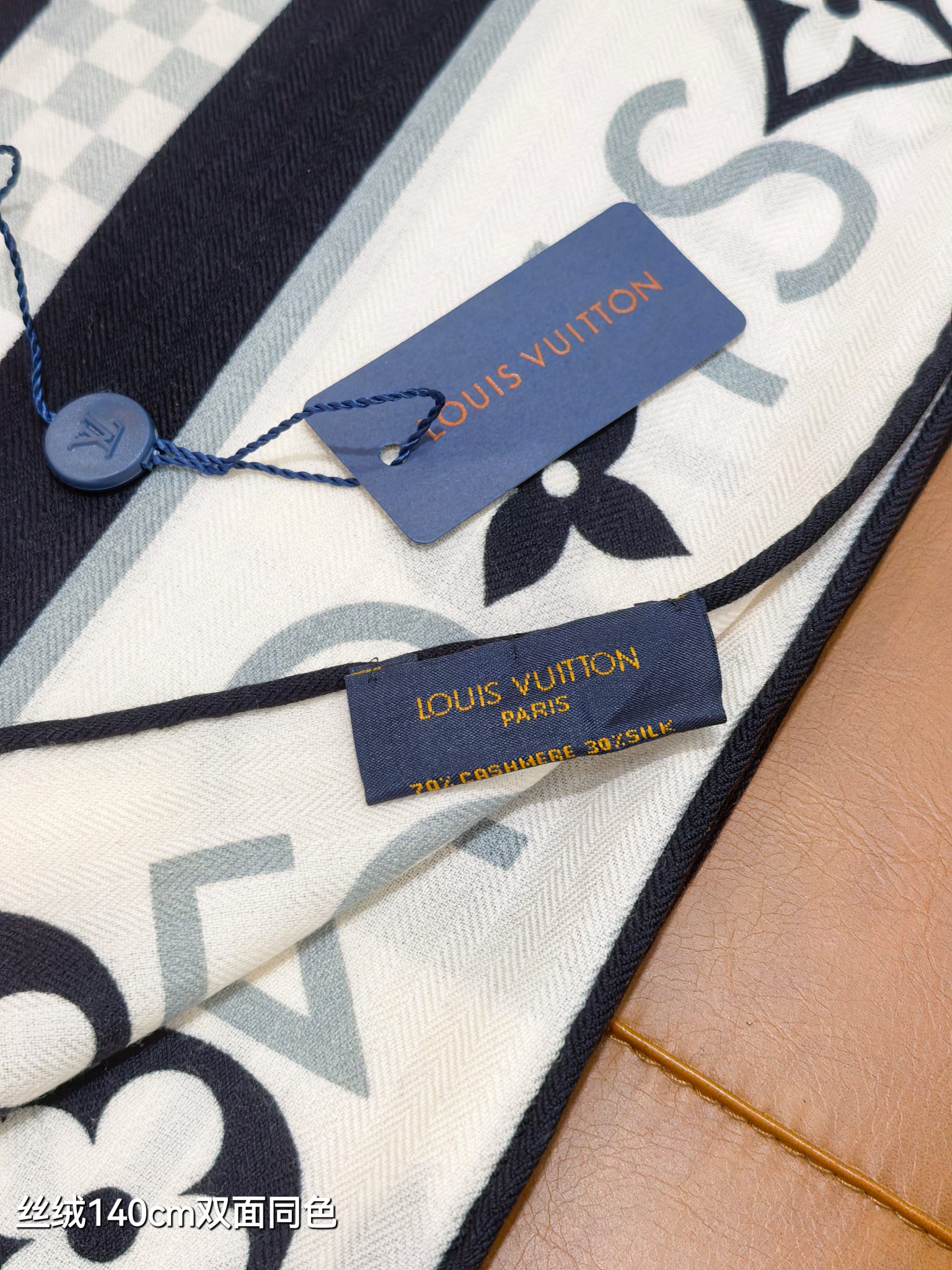 LV 高仿絲巾 140CM 黑白Monogram印花方巾｜歐美奢侈品精品推薦