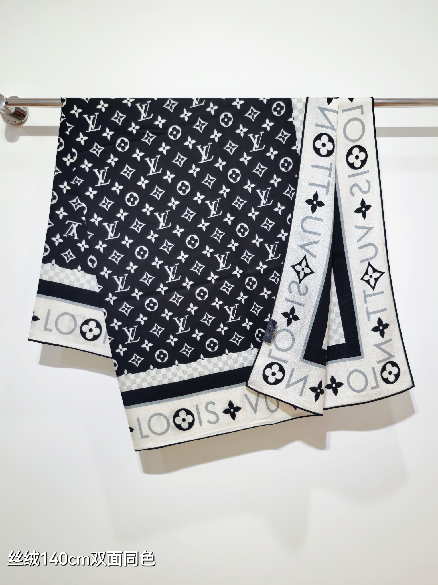 LV 高仿絲巾 140CM 黑白Monogram印花方巾｜歐美奢侈品精品推薦