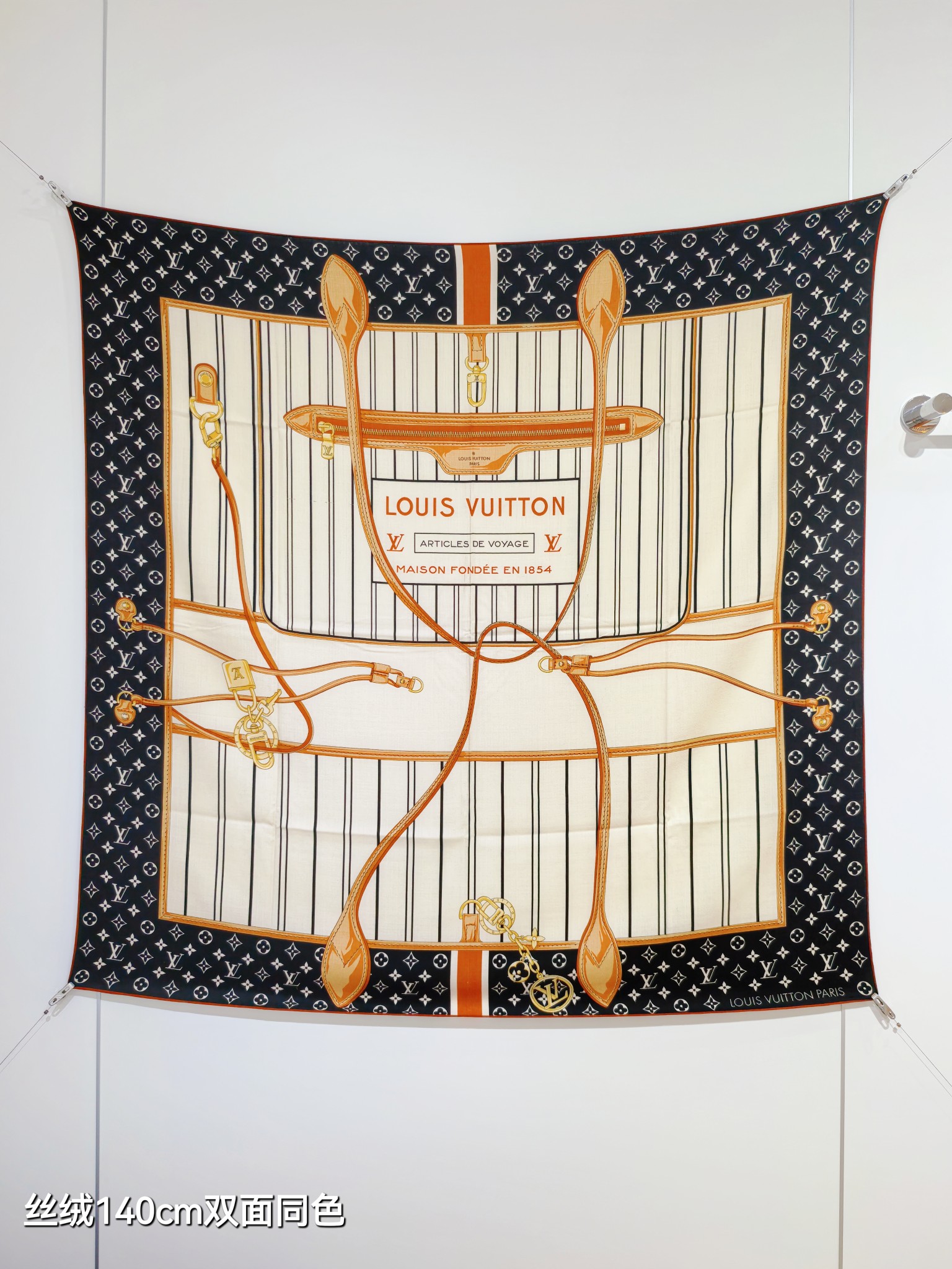 LV 原單絲巾 140CM Monogram旅行主題印花方巾｜歐美奢侈品精品推薦