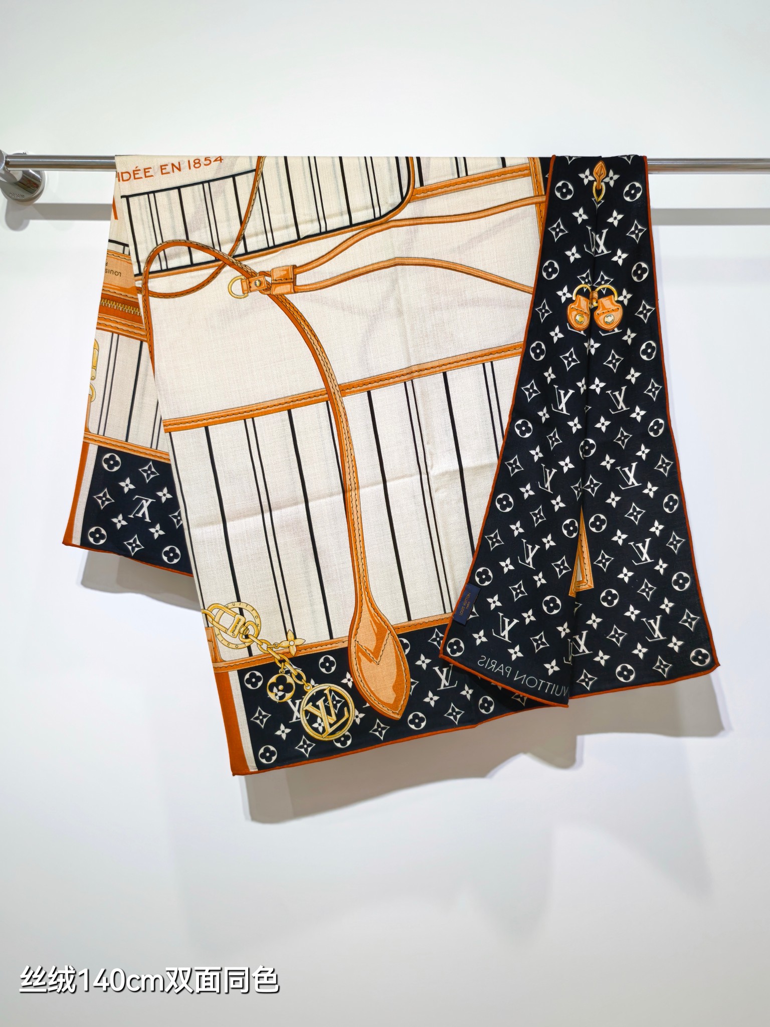 LV 原單絲巾 140CM Monogram旅行主題印花方巾｜歐美奢侈品精品推薦