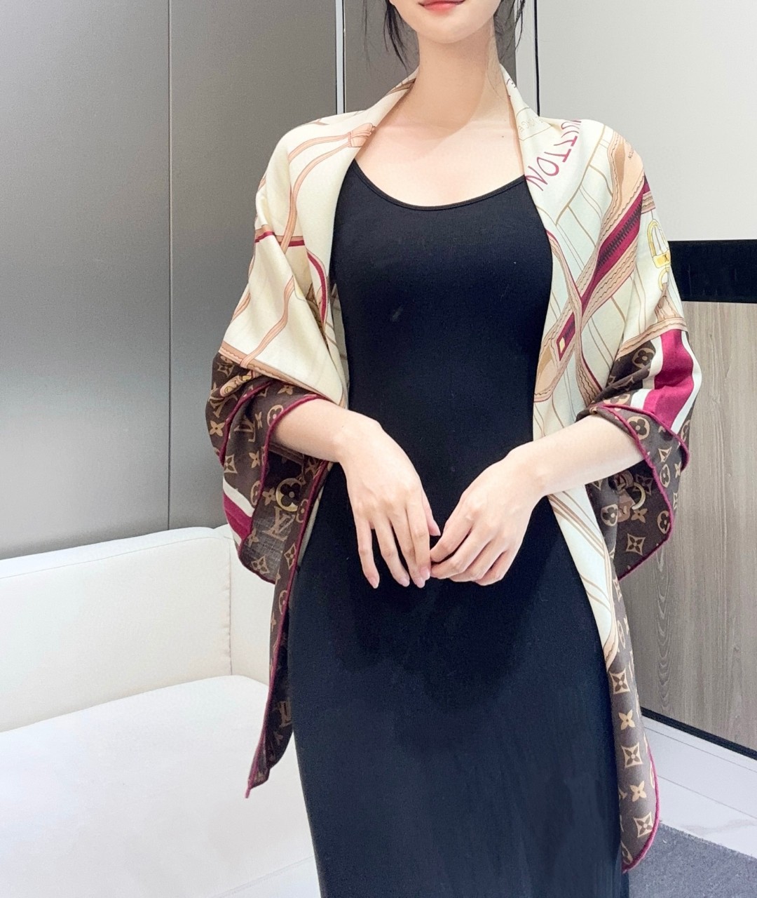 LV 高仿絲巾 Monogram經典拼色百搭披肩｜歐美奢侈品精品推薦