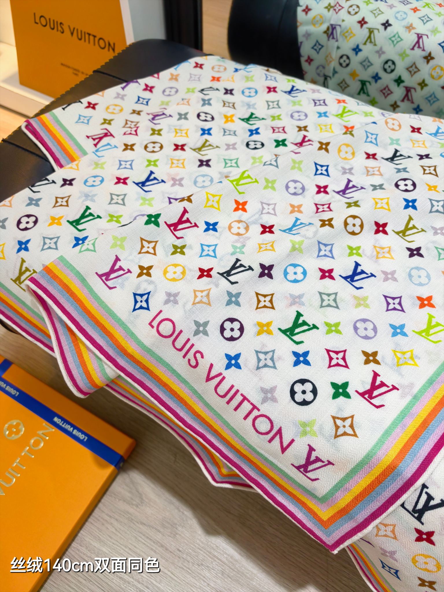 LV 一比一絲巾 經典彩色Monogram印花｜歐美奢侈品精品推薦
