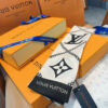 LV 高仿黑白絲巾設計款 經典字母花紋百搭點綴｜歐美奢侈品精品推薦
