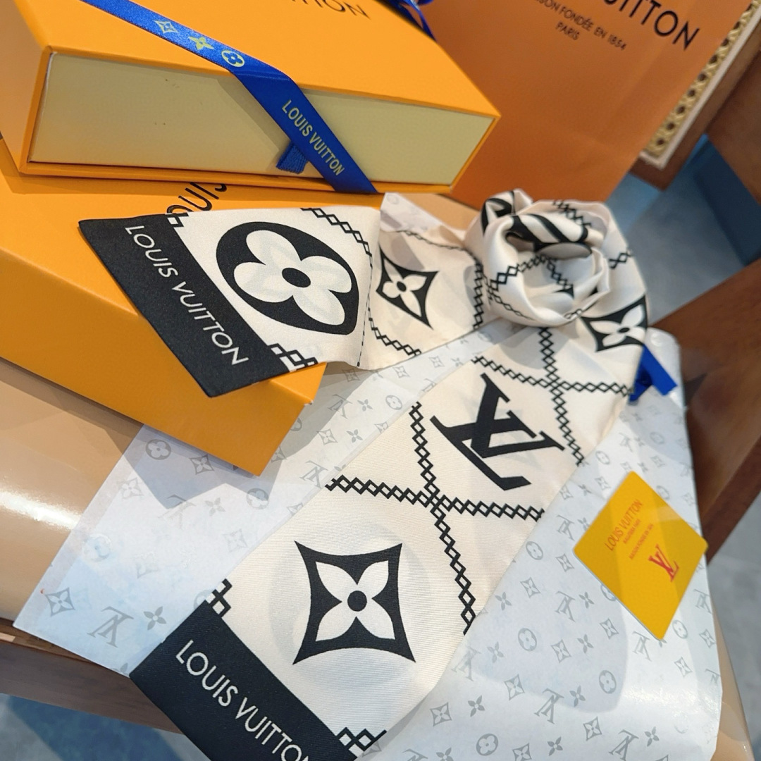 LV 高仿黑白絲巾設計款 經典字母花紋百搭點綴｜歐美奢侈品精品推薦