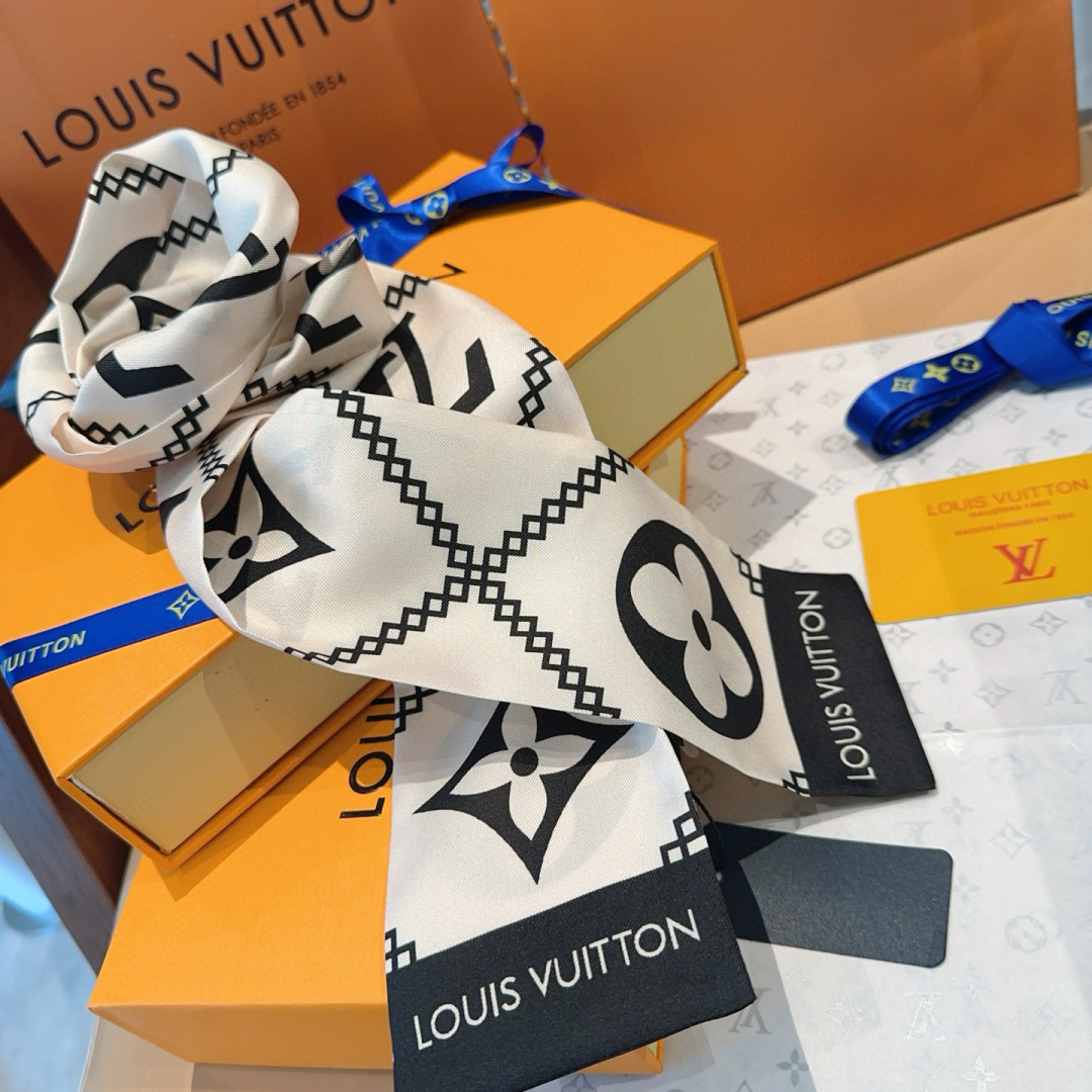 LV 高仿黑白絲巾設計款 經典字母花紋百搭點綴｜歐美奢侈品精品推薦