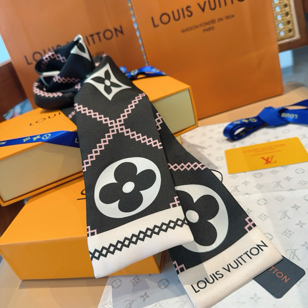 LV 高仿黑色絲巾 經典花紋點綴優雅設計款｜歐美奢侈品精品推薦