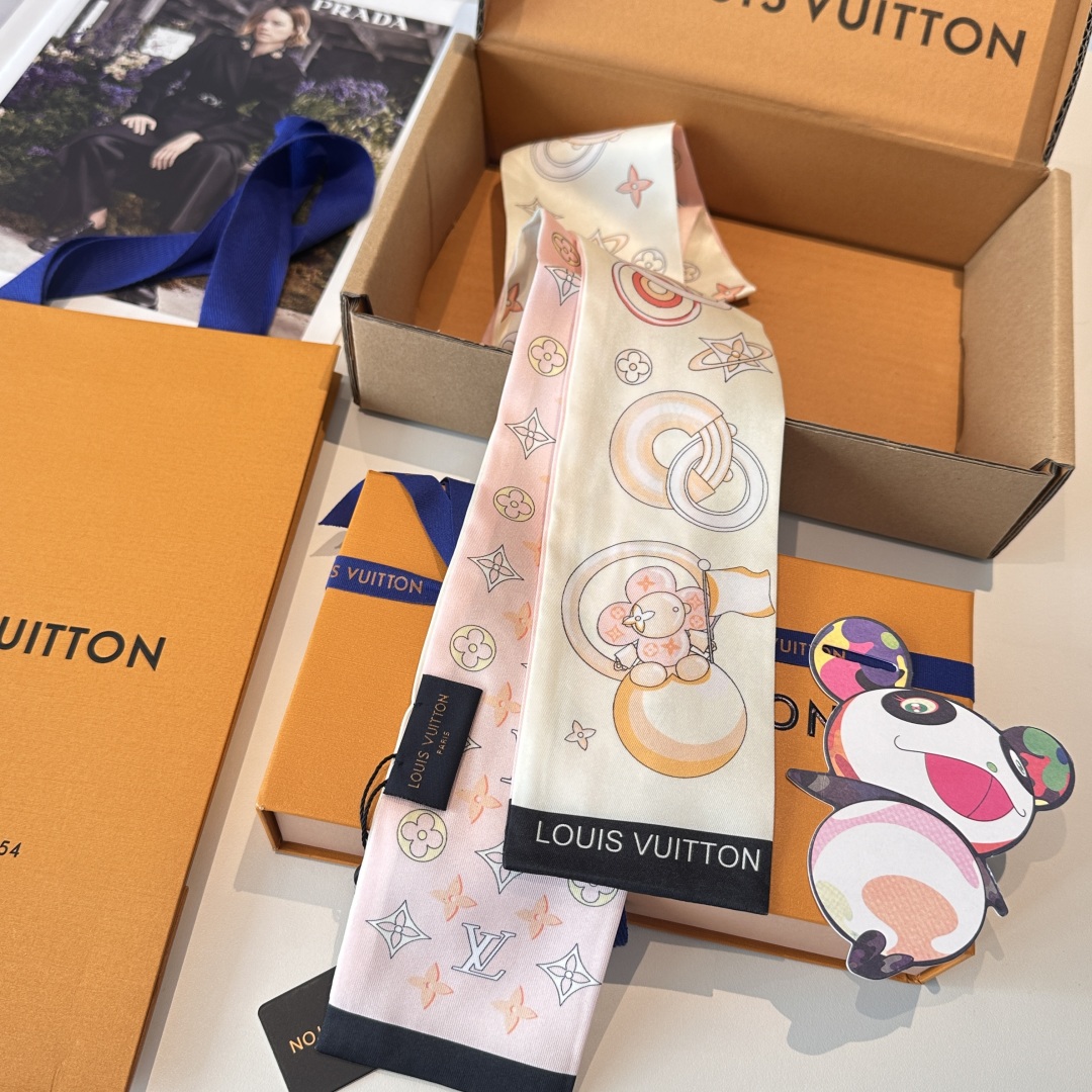 LV 一比一絲巾 插畫印花可愛元素限量設計款｜歐美奢侈品精品推薦