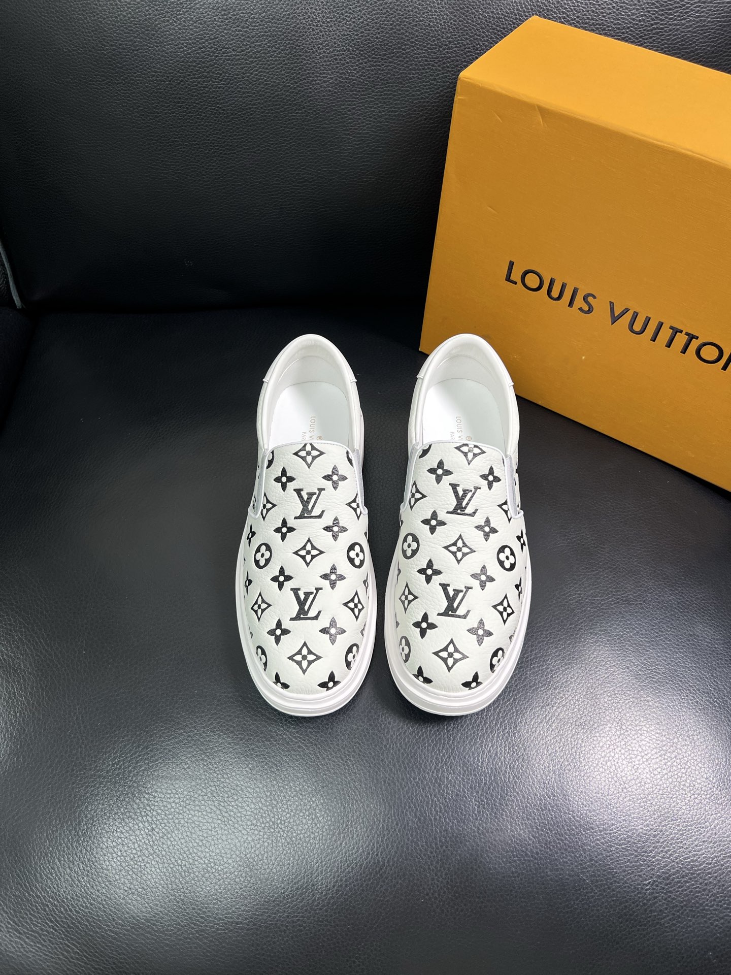 LV 一比一黑白滿印懶人鞋 百搭時尚款｜歐美奢侈品精品推薦