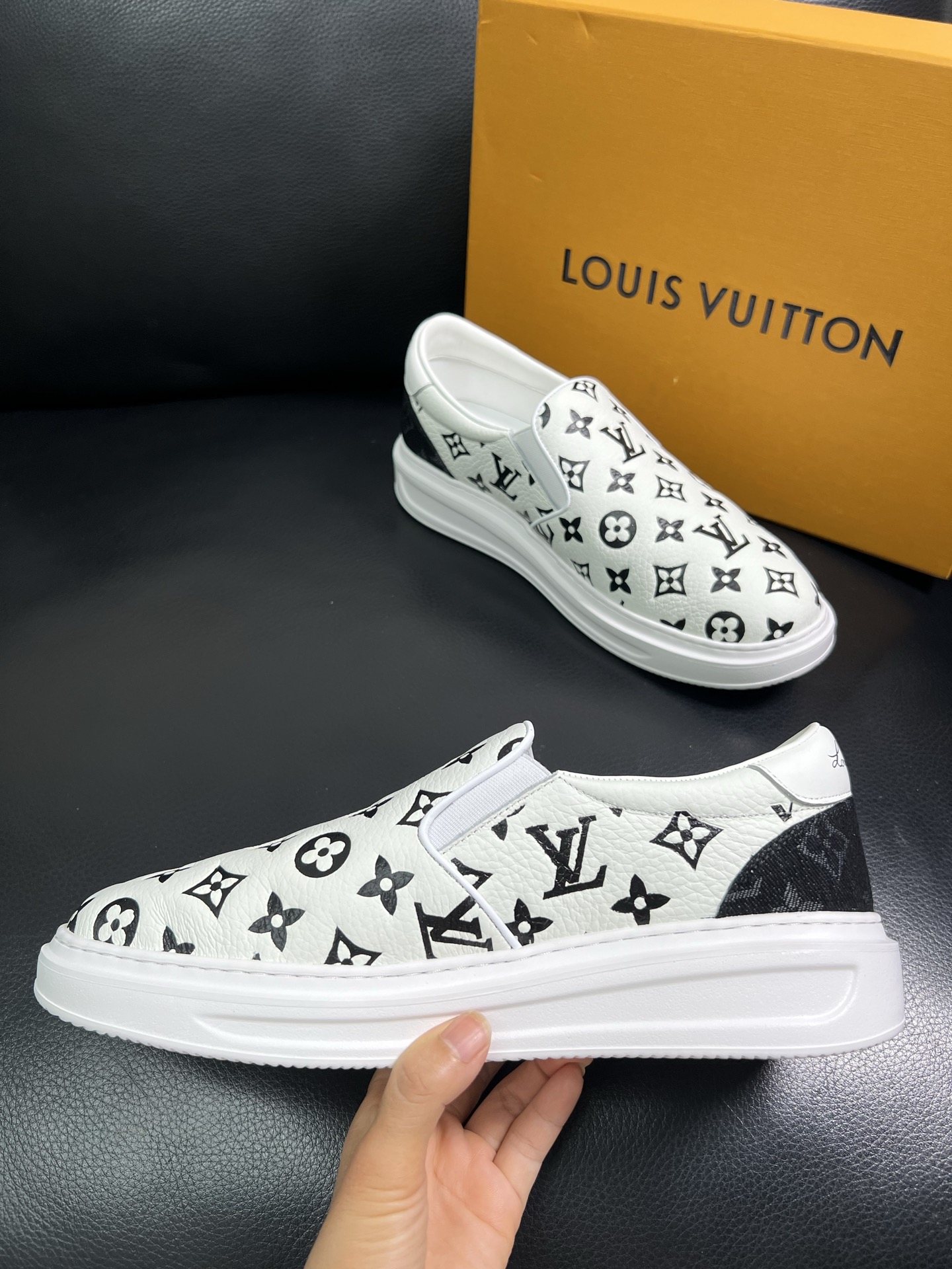 LV 一比一黑白滿印懶人鞋 百搭時尚款｜歐美奢侈品精品推薦