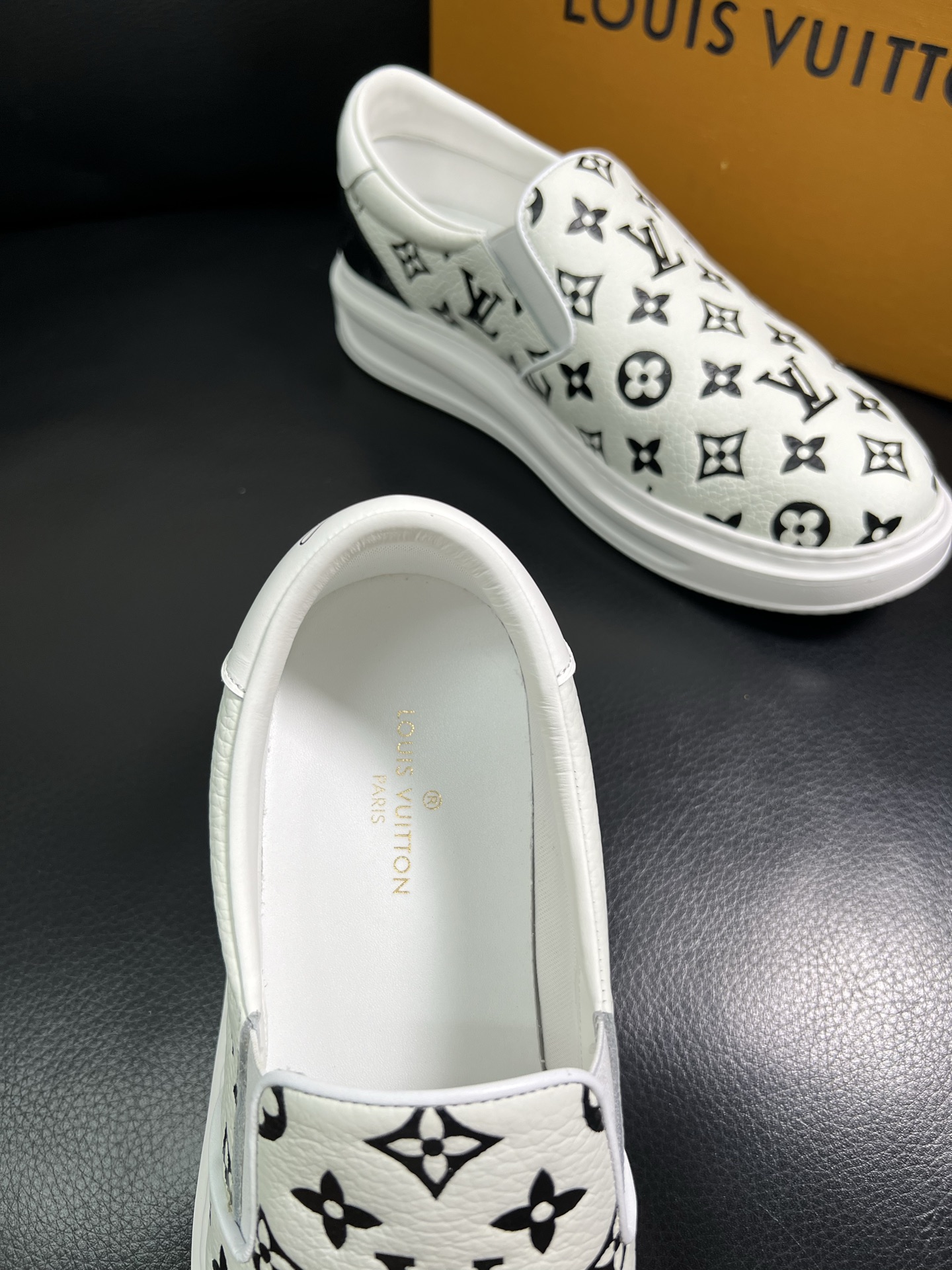 LV 一比一黑白滿印懶人鞋 百搭時尚款｜歐美奢侈品精品推薦