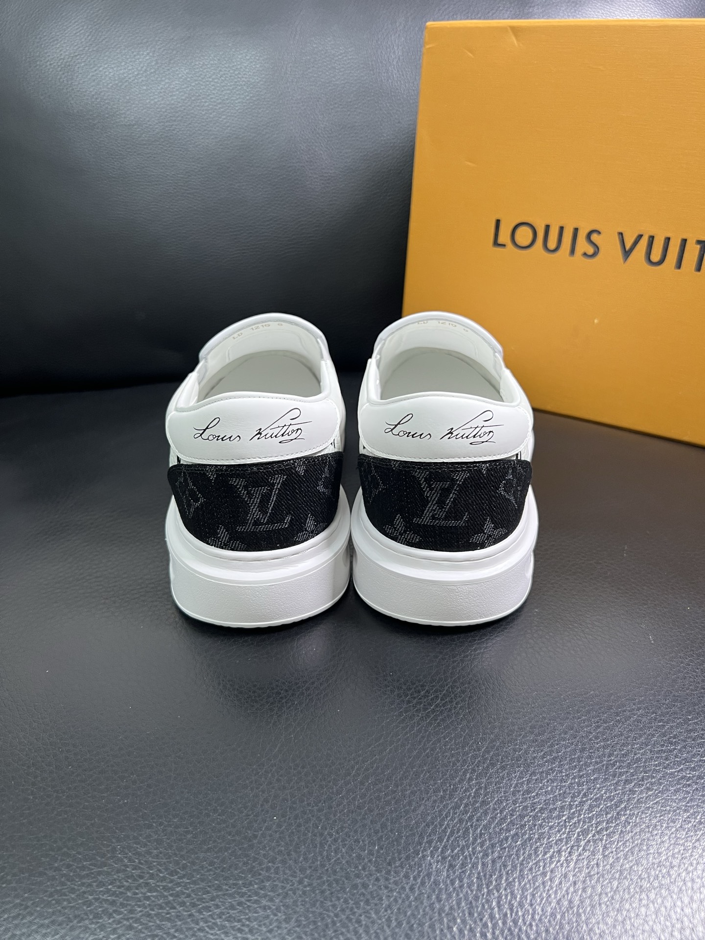 LV 一比一黑白滿印懶人鞋 百搭時尚款｜歐美奢侈品精品推薦