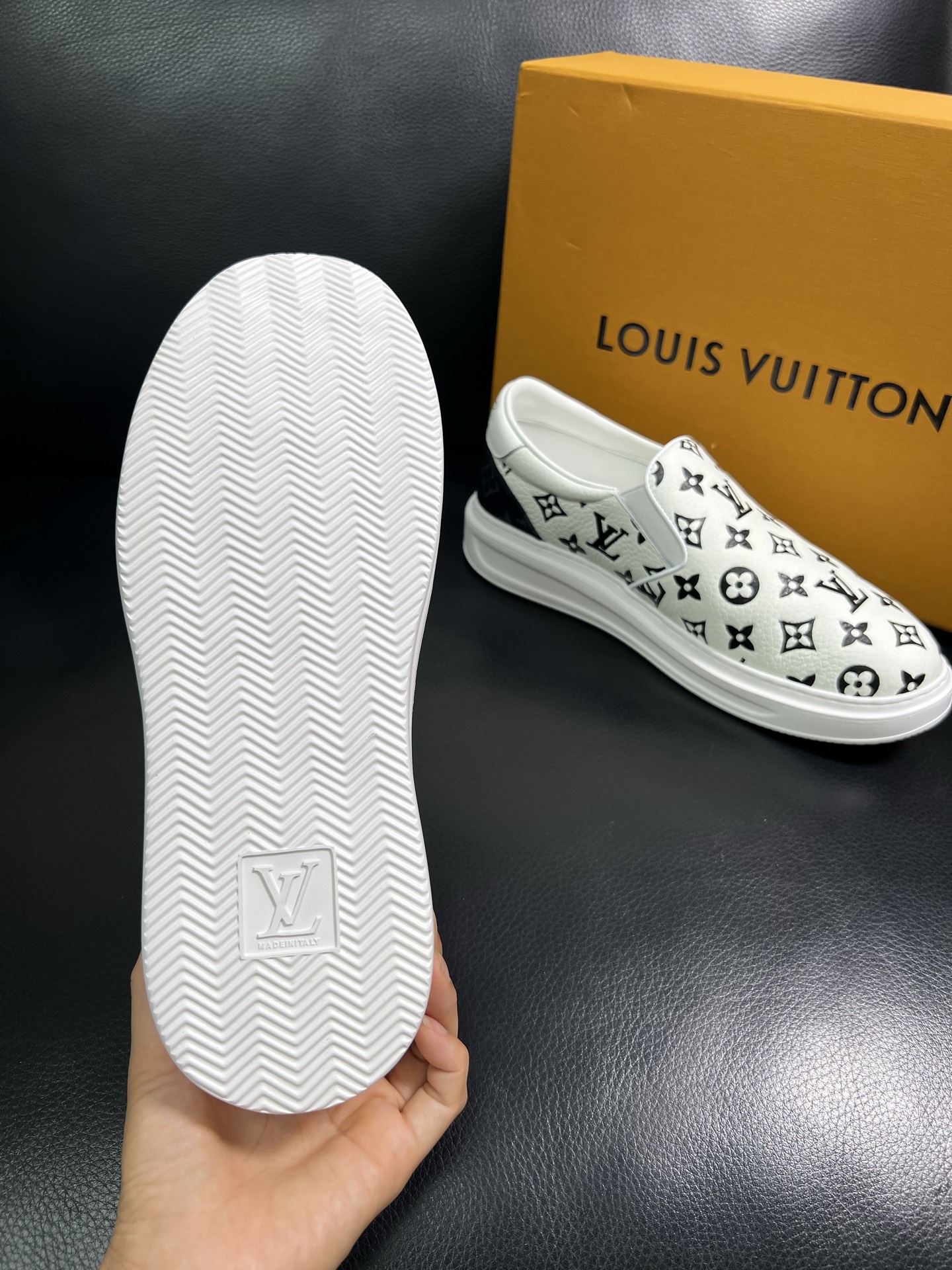 LV 一比一黑白滿印懶人鞋 百搭時尚款｜歐美奢侈品精品推薦