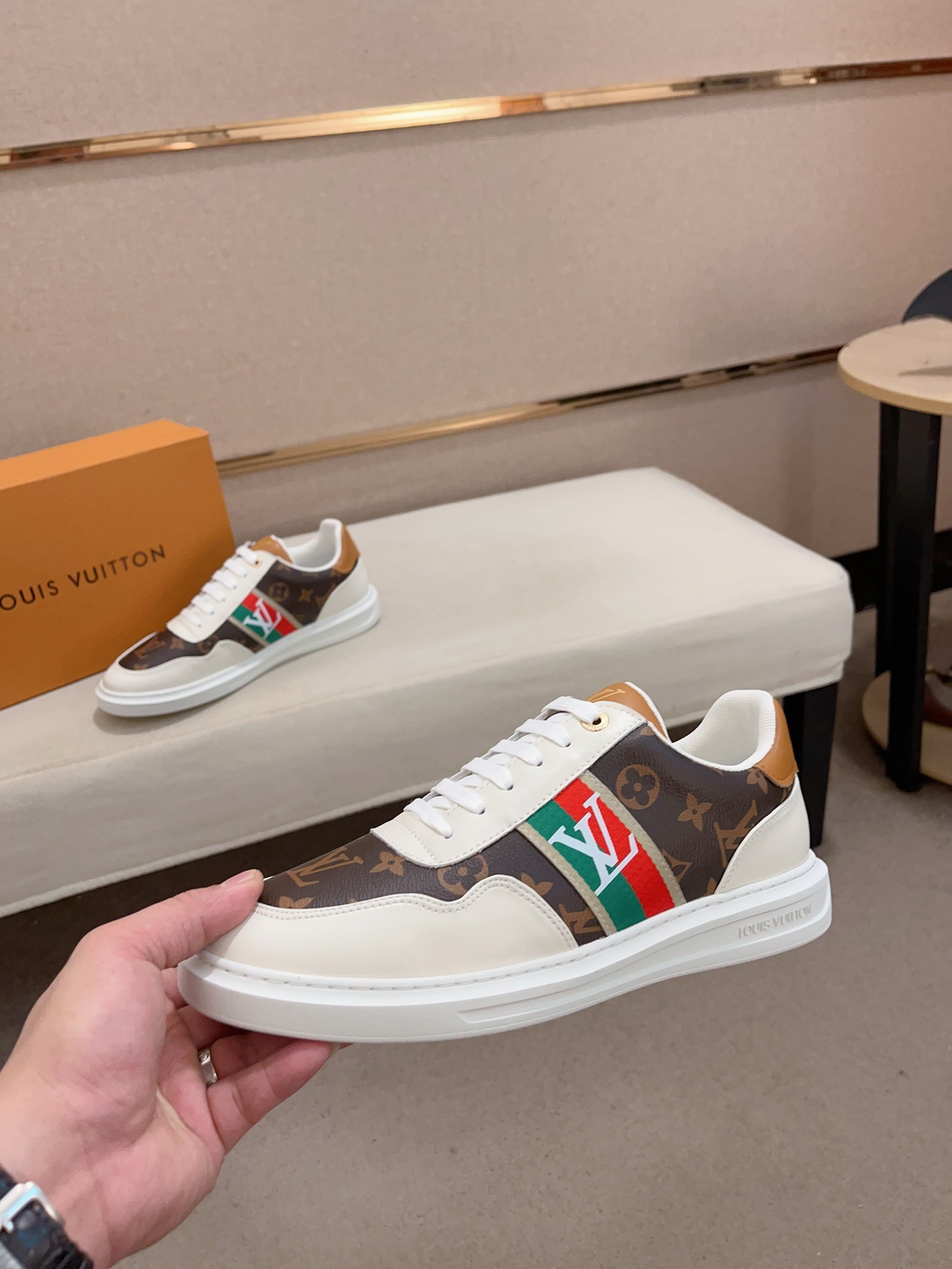 LV 精品仿製 Monogram拼接休閒鞋 經典設計｜歐美奢侈品精品推薦