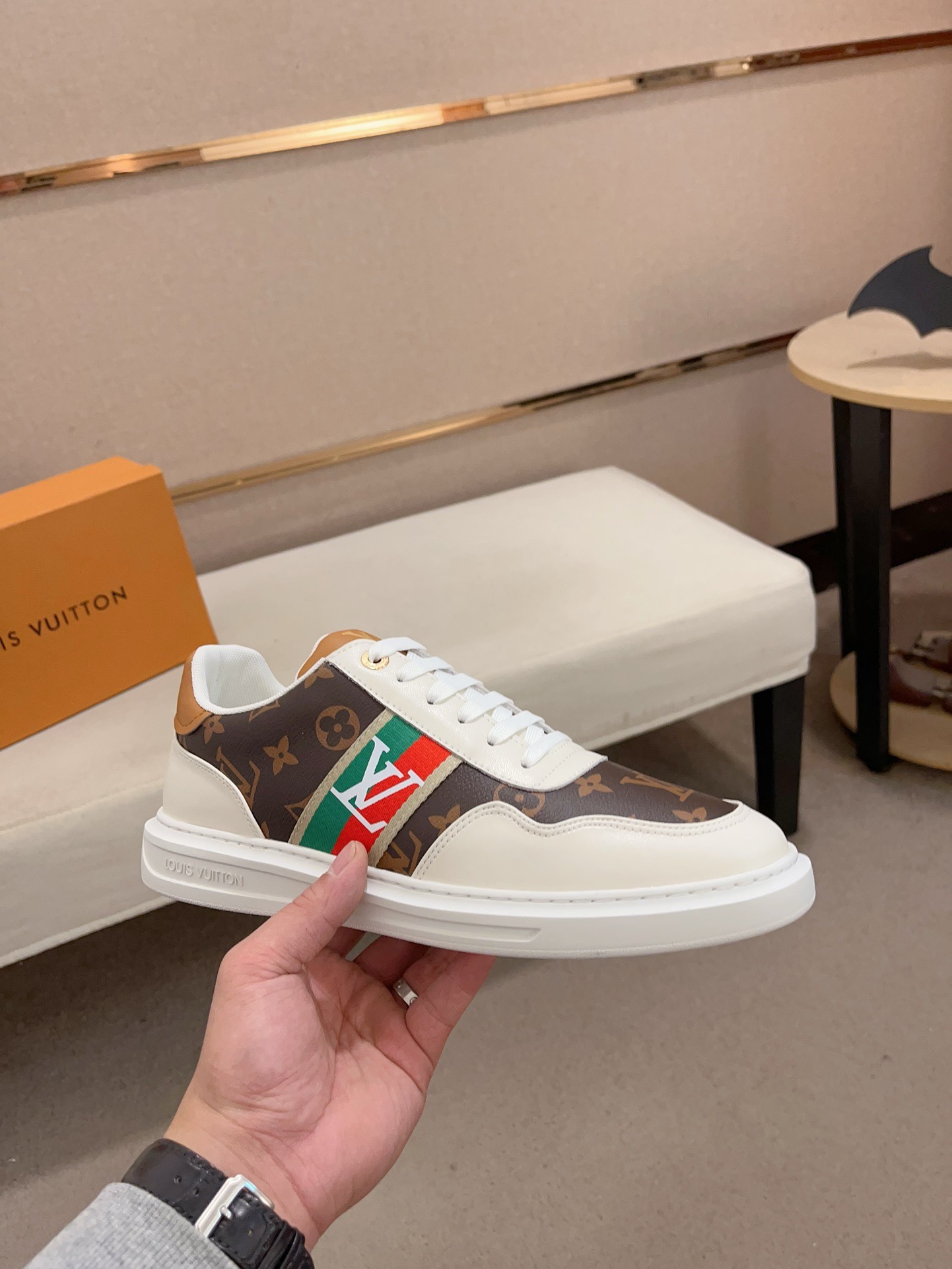 LV 精品仿製 Monogram拼接休閒鞋 經典設計｜歐美奢侈品精品推薦