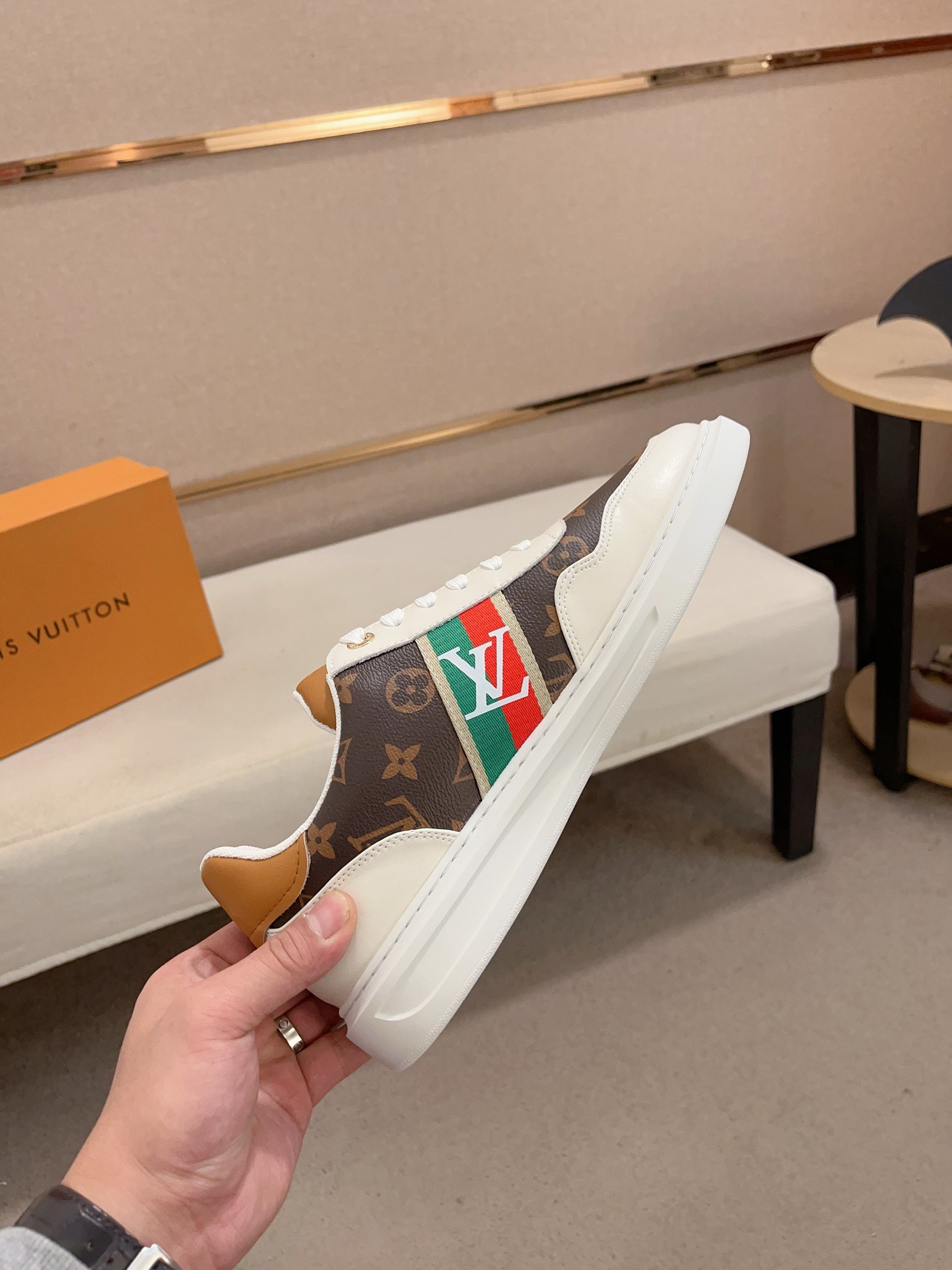 LV 精品仿製 Monogram拼接休閒鞋 經典設計｜歐美奢侈品精品推薦