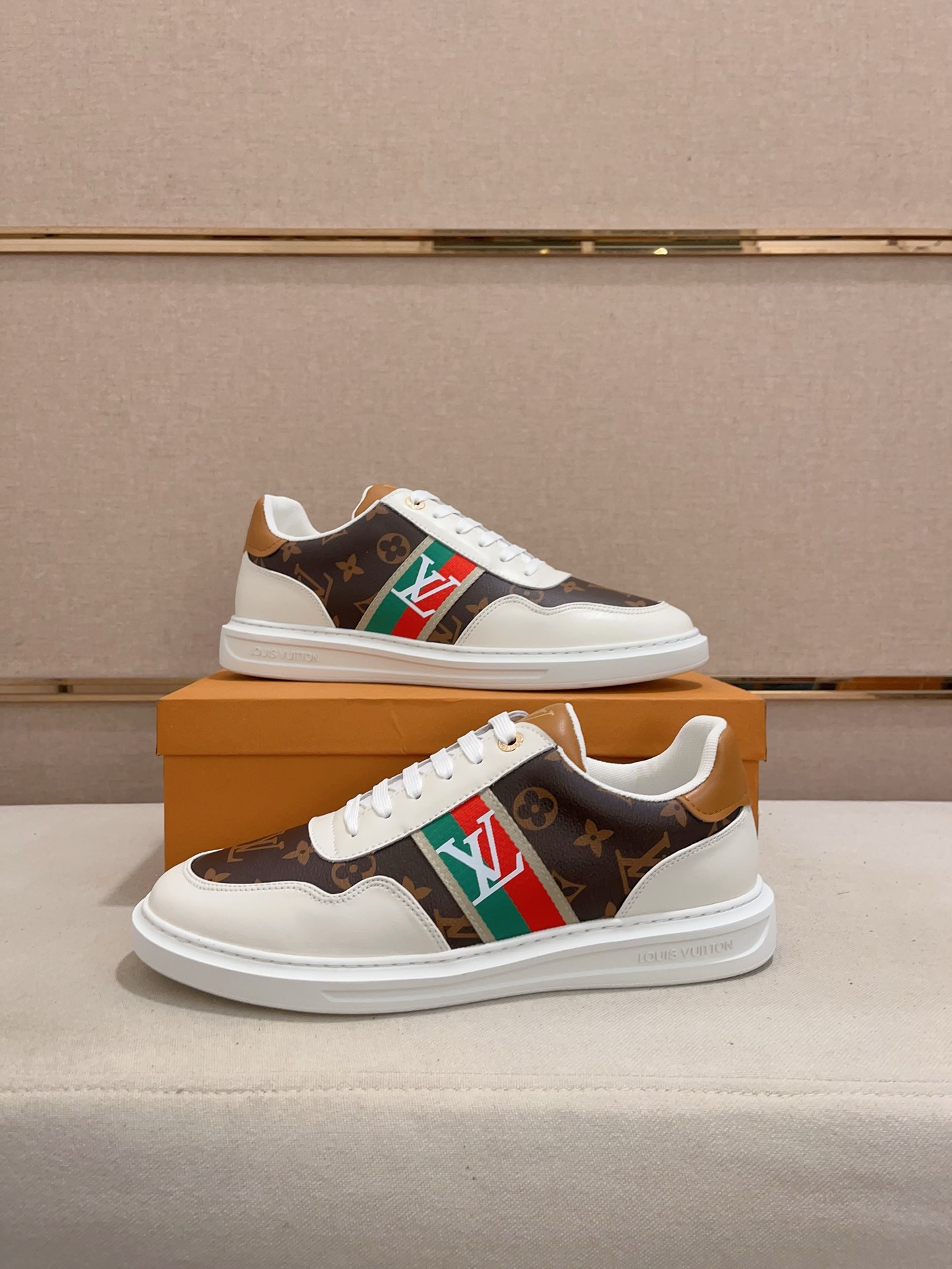 LV 精品仿製 Monogram拼接休閒鞋 經典設計｜歐美奢侈品精品推薦