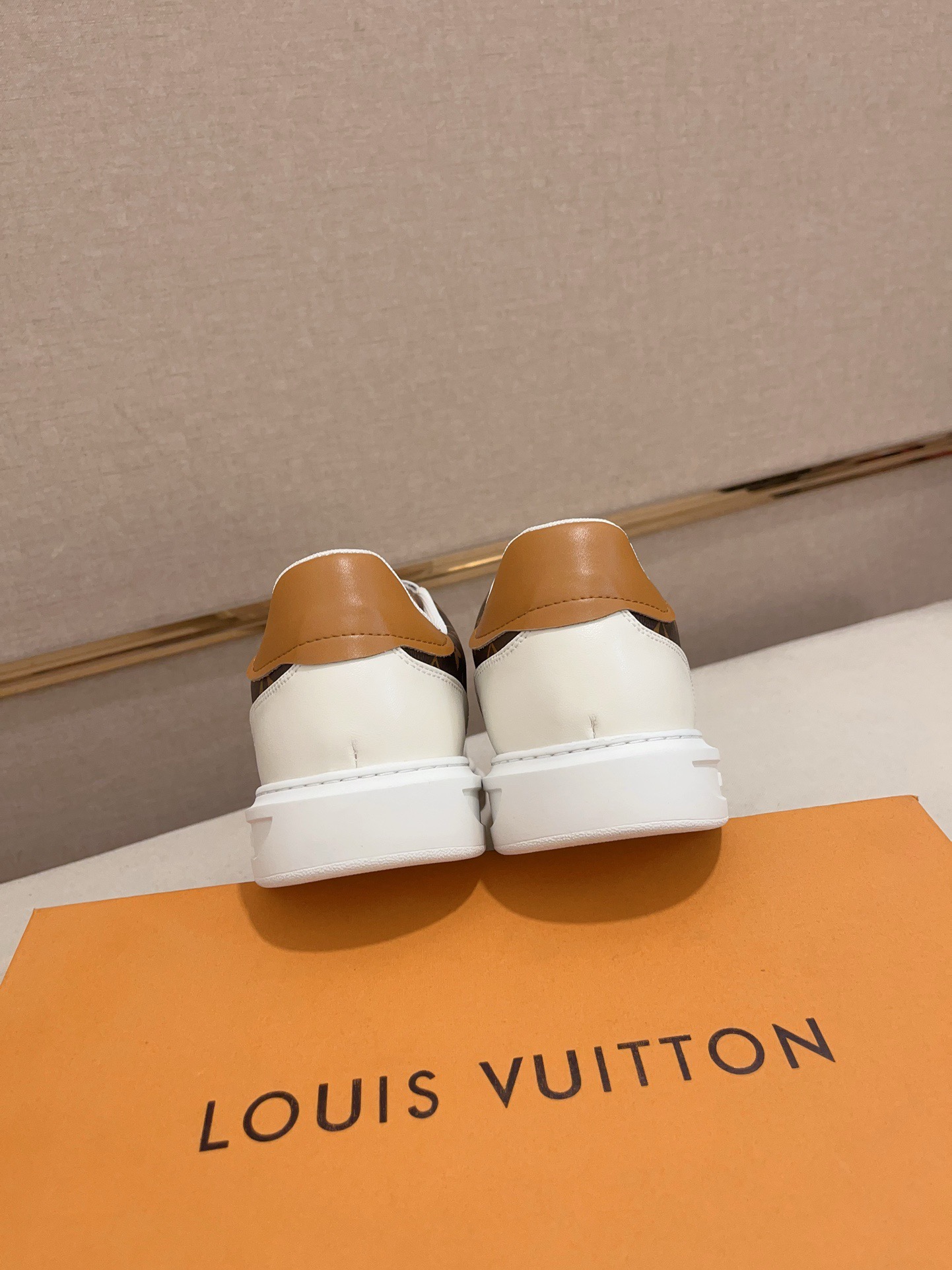 LV 精品仿製 Monogram拼接休閒鞋 經典設計｜歐美奢侈品精品推薦