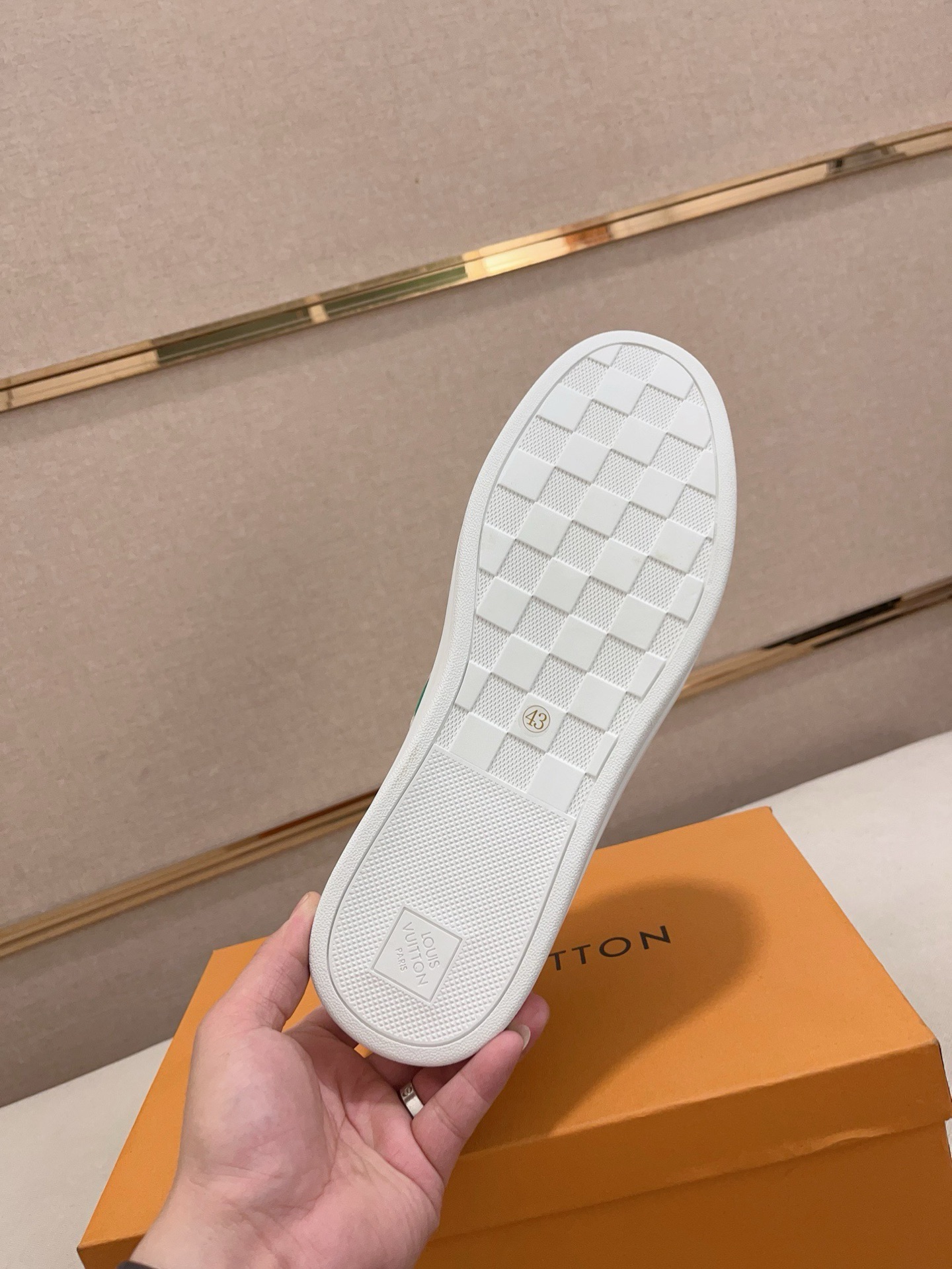 LV 精品仿製 Monogram拼接休閒鞋 經典設計｜歐美奢侈品精品推薦