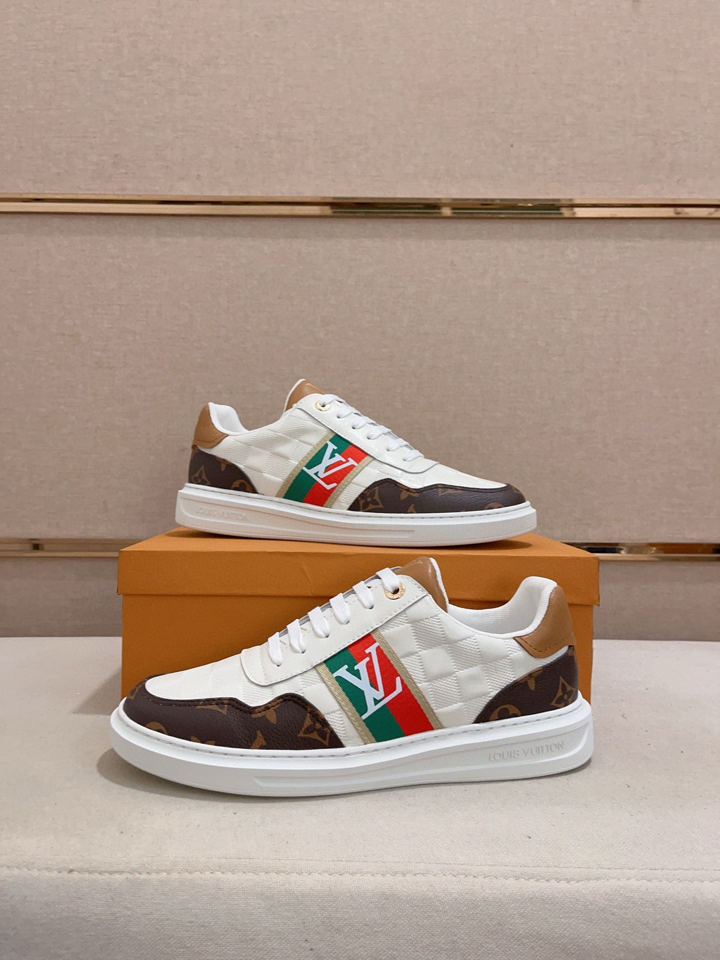 LV 一比一 白色Monogram拼接休閒鞋 經典潮流｜歐美奢侈品精品推薦