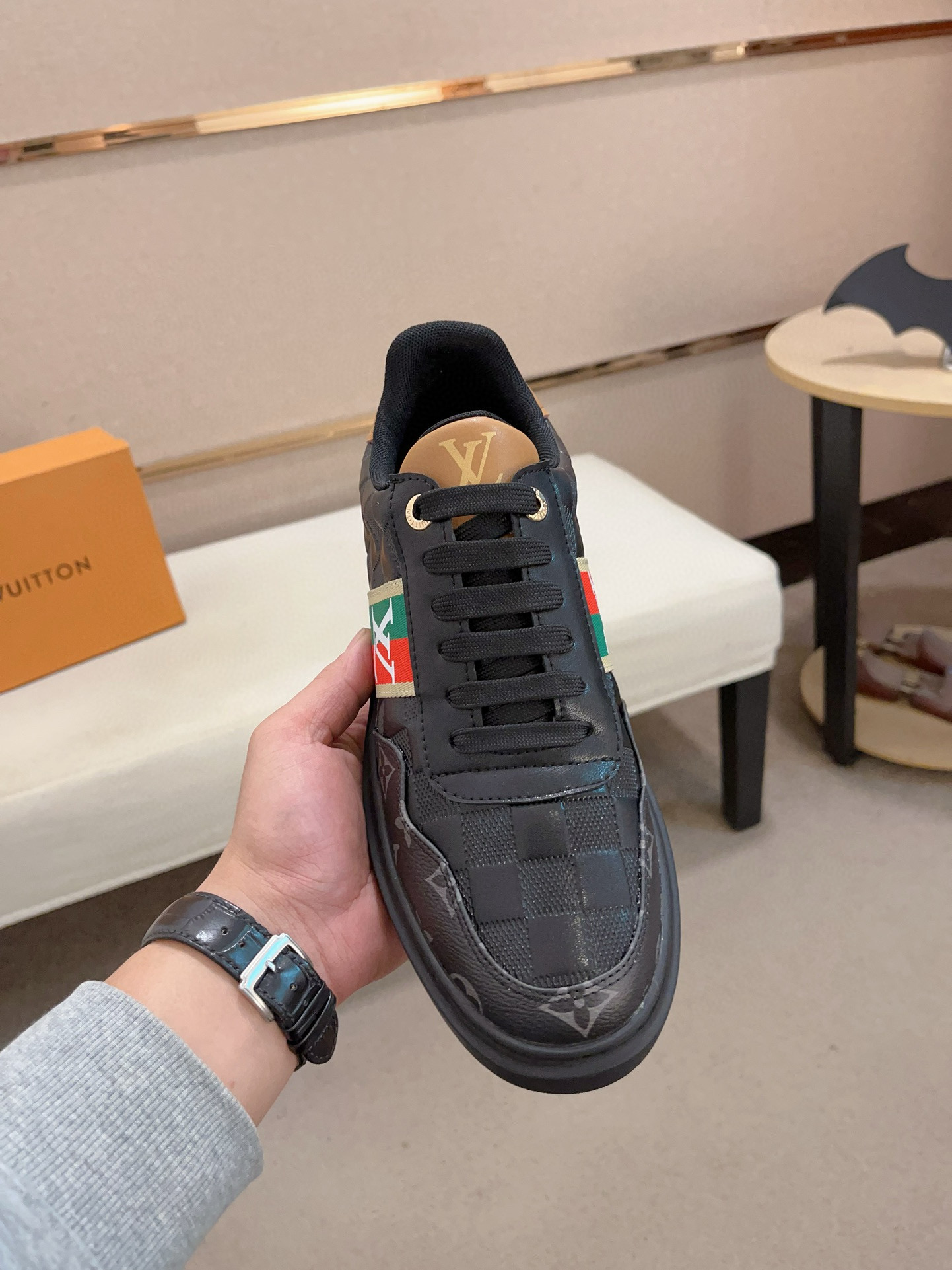 LV 高仿 黑色Monogram拼接休閒鞋 潮流百搭｜歐美奢侈品精品推薦