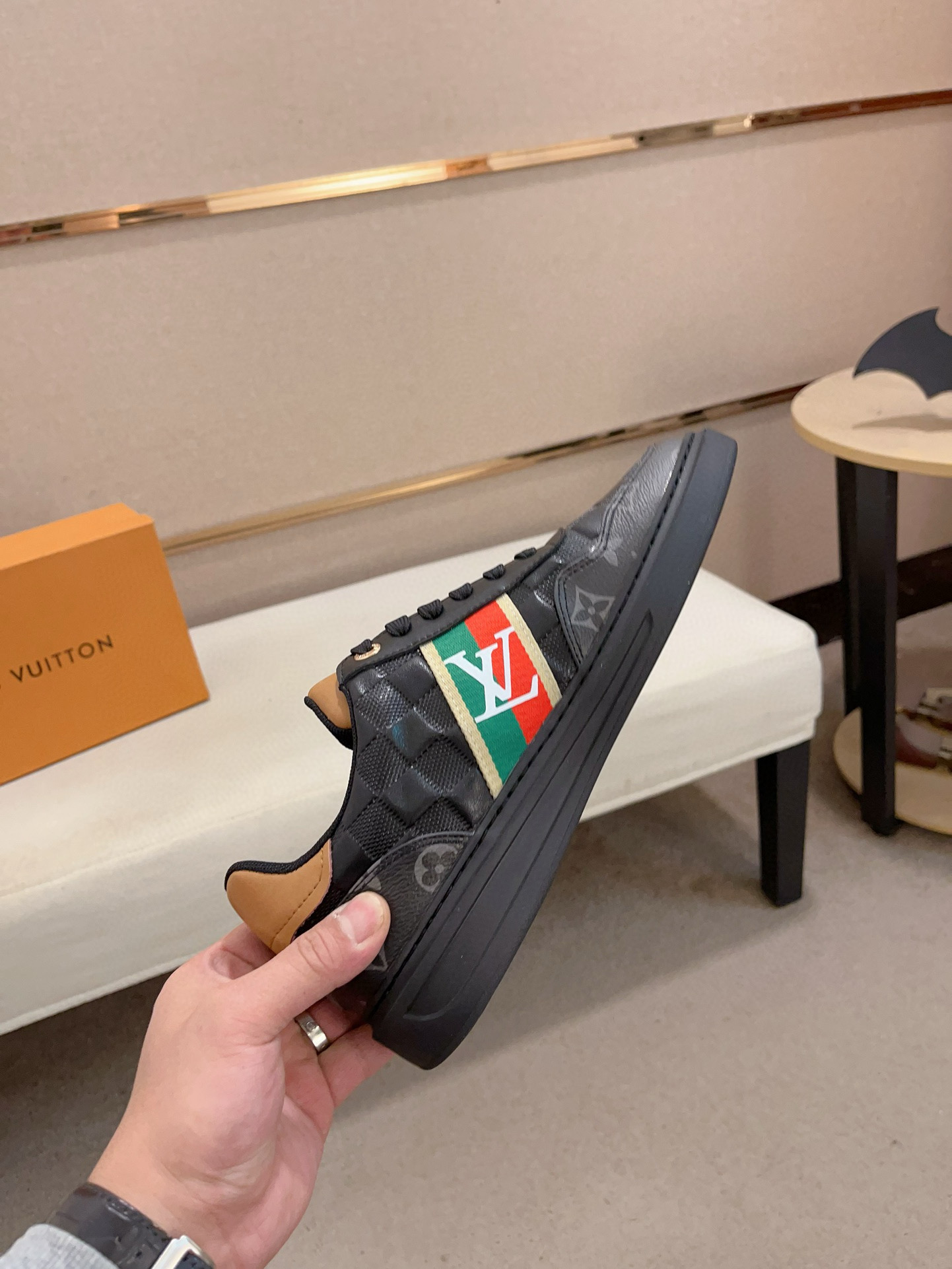 LV 高仿 黑色Monogram拼接休閒鞋 潮流百搭｜歐美奢侈品精品推薦