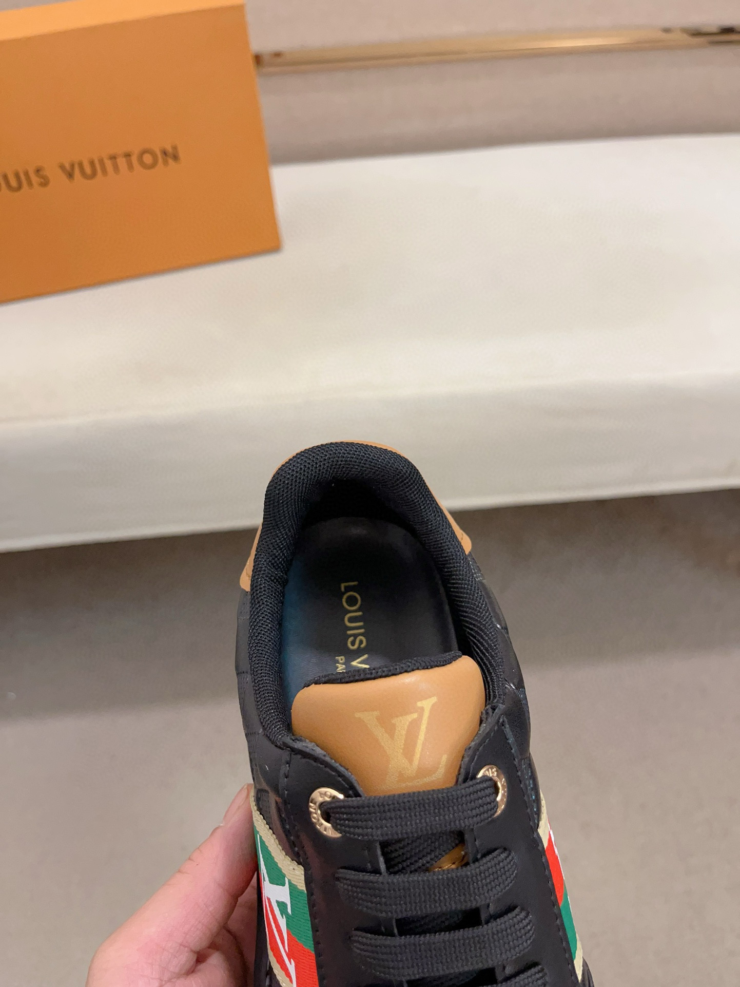 LV 高仿 黑色Monogram拼接休閒鞋 潮流百搭｜歐美奢侈品精品推薦