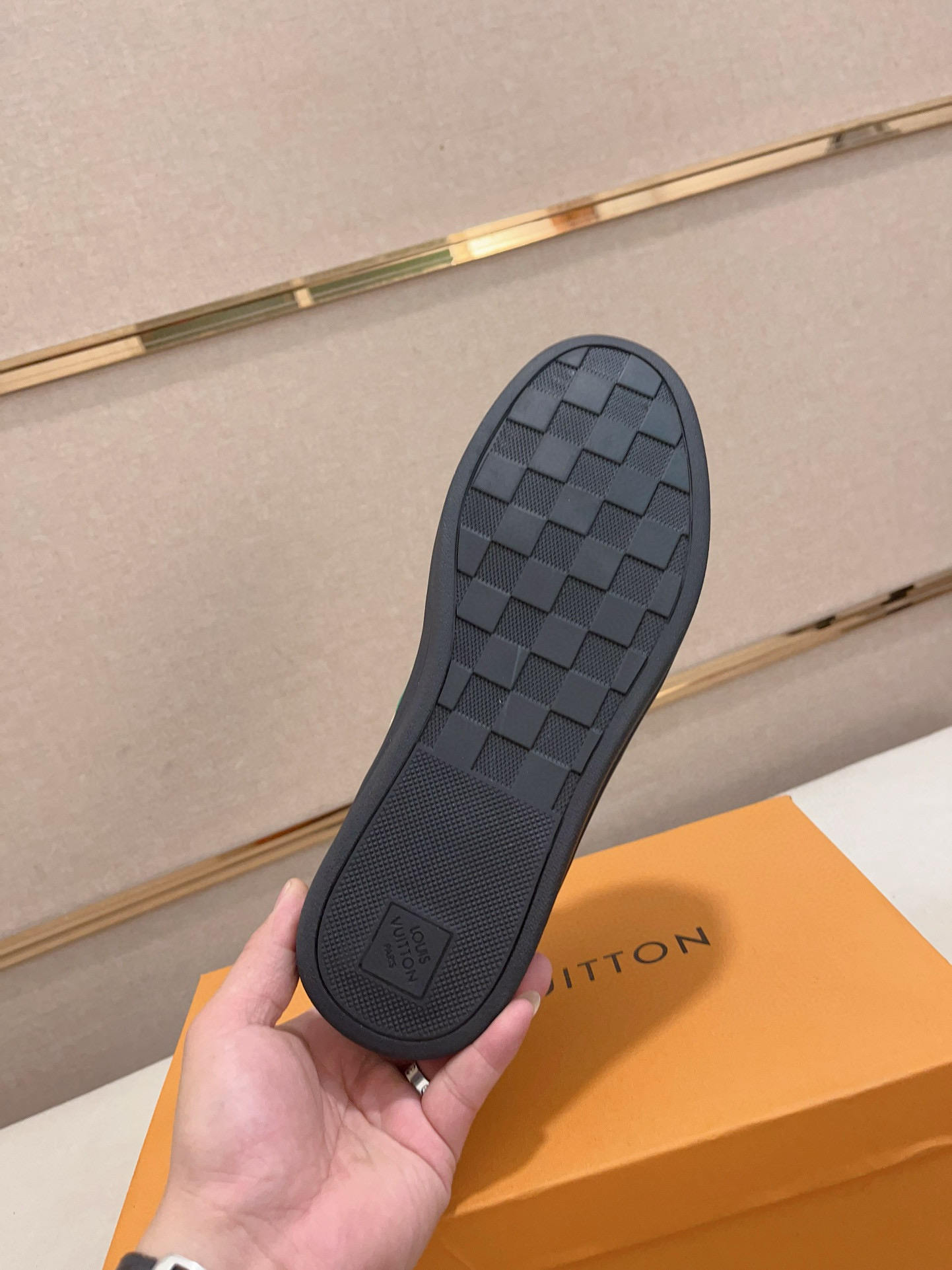 LV 高仿 黑色Monogram拼接休閒鞋 潮流百搭｜歐美奢侈品精品推薦