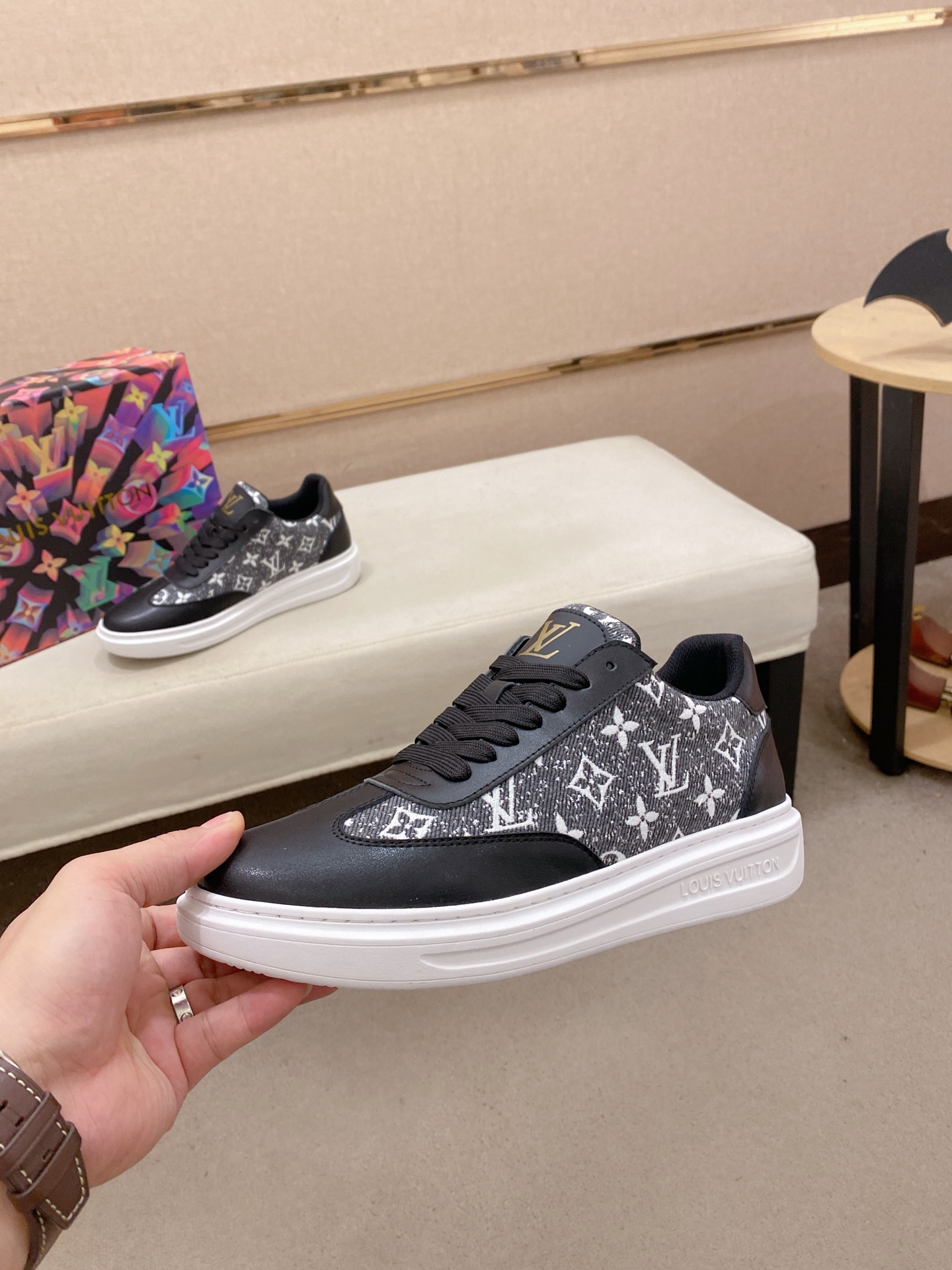 LV 高仿 黑灰Monogram低筒運動鞋 潮流百搭｜歐美奢侈品精品推薦
