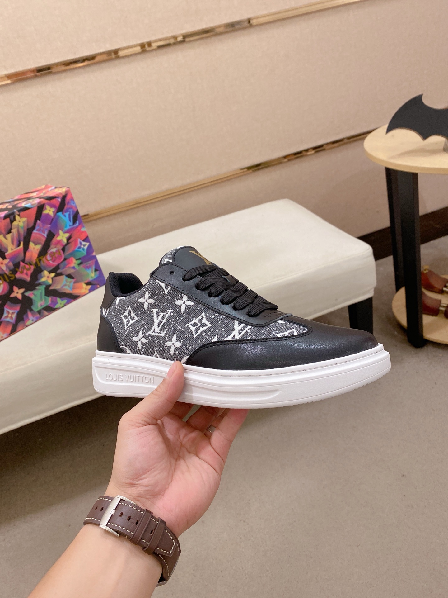 LV 高仿 黑灰Monogram低筒運動鞋 潮流百搭｜歐美奢侈品精品推薦