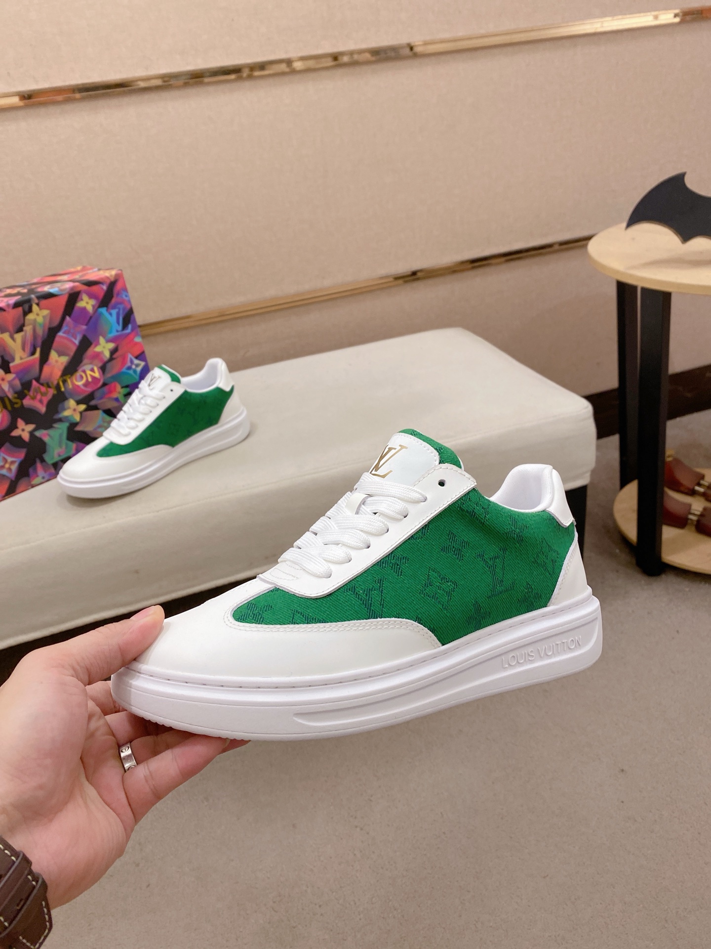 LV 精品仿製 綠色Monogram拼接運動鞋 清新百搭｜歐美奢侈品精品推薦