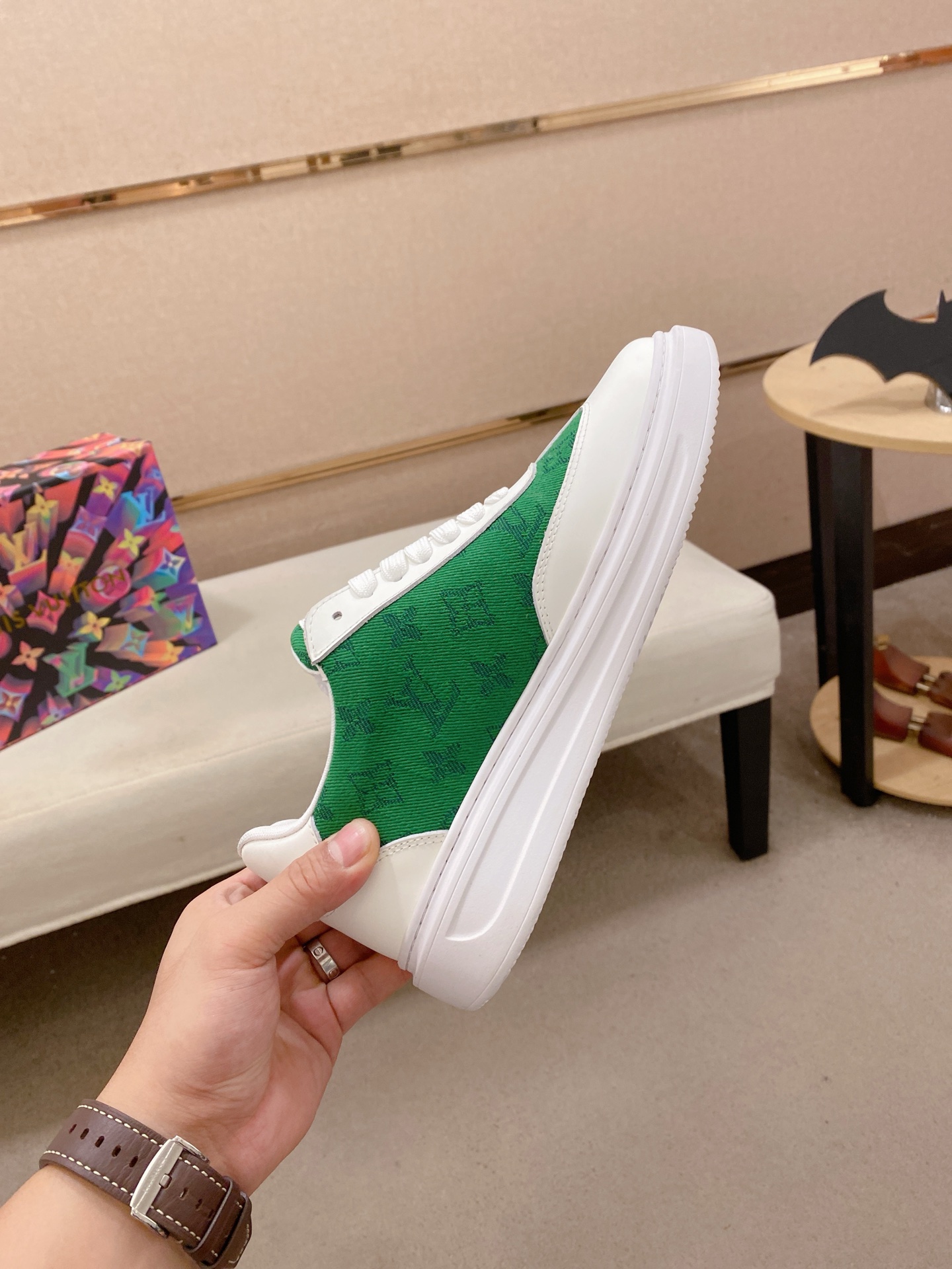 LV 精品仿製 綠色Monogram拼接運動鞋 清新百搭｜歐美奢侈品精品推薦