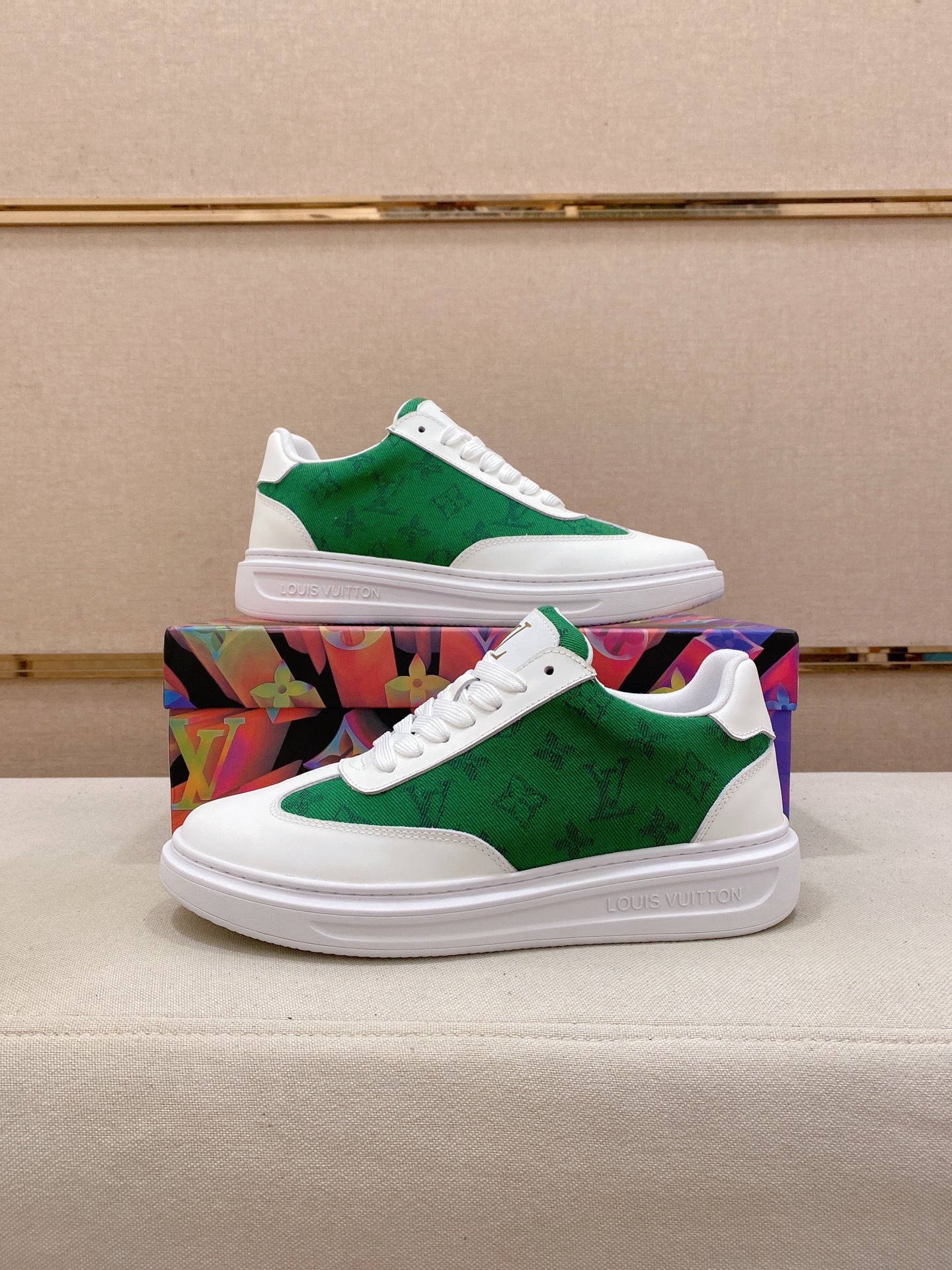 LV 精品仿製 綠色Monogram拼接運動鞋 清新百搭｜歐美奢侈品精品推薦
