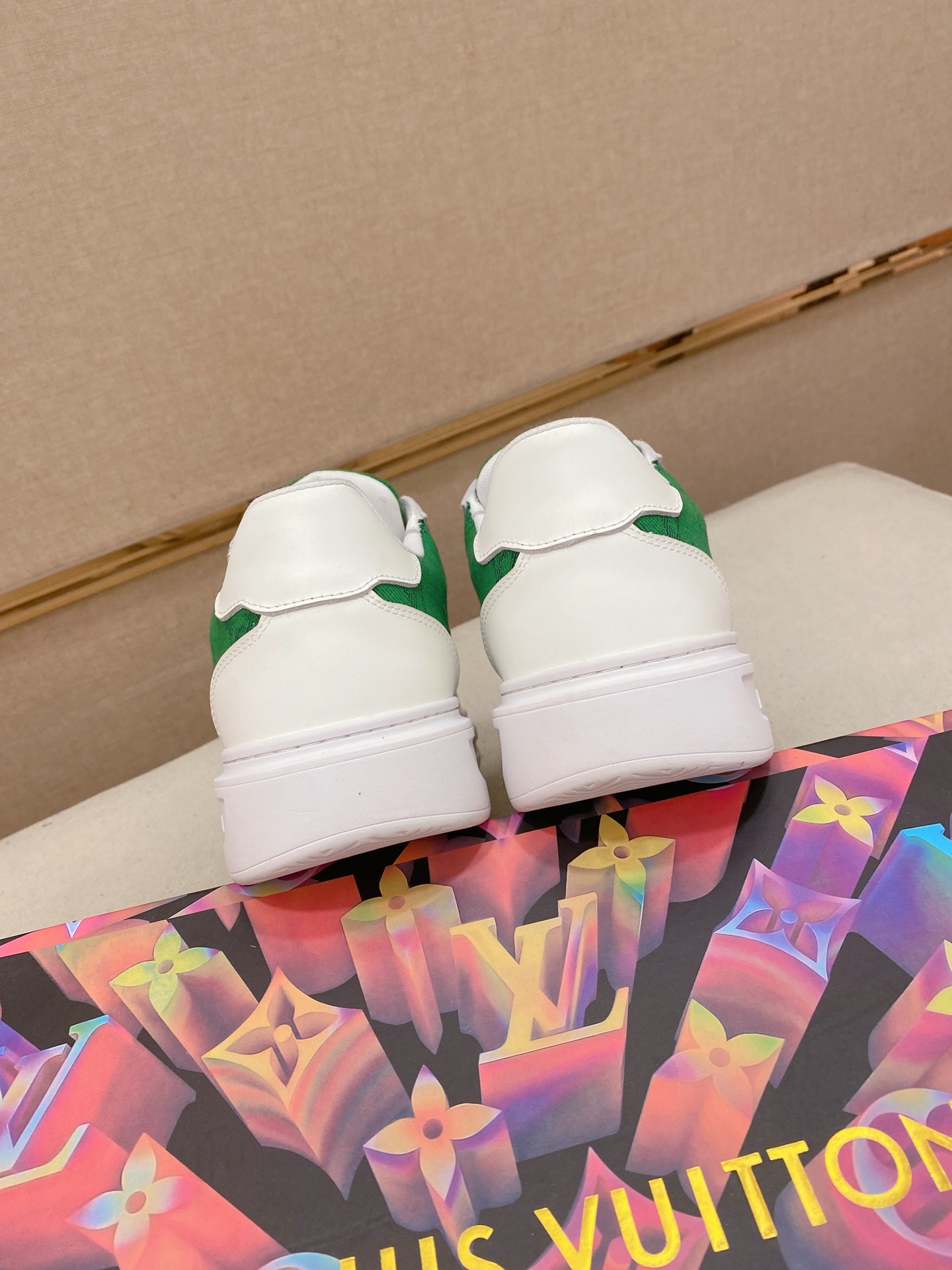 LV 精品仿製 綠色Monogram拼接運動鞋 清新百搭｜歐美奢侈品精品推薦