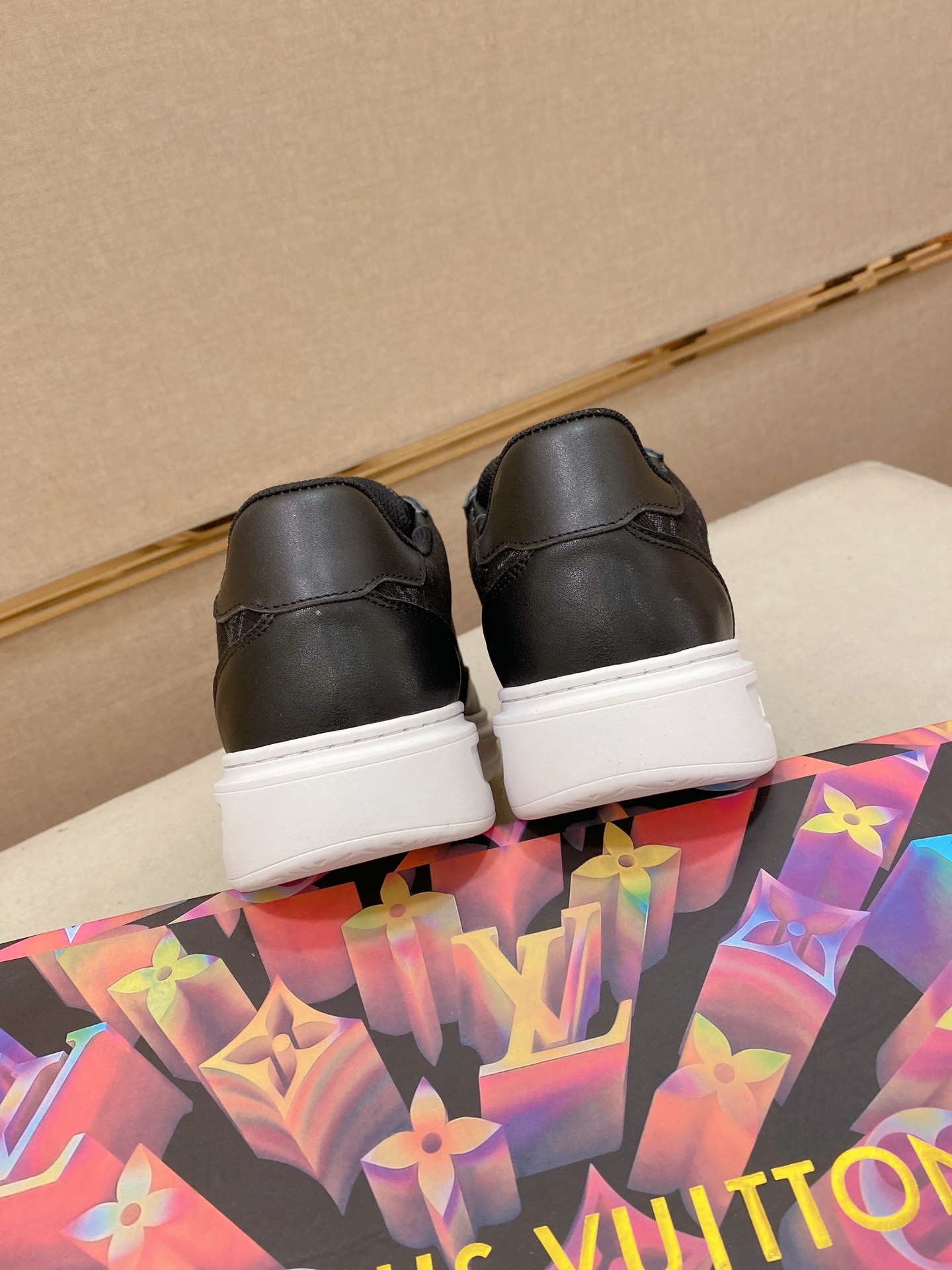 LV 高仿 黑色Monogram運動鞋 簡約時尚百搭｜歐美奢侈品精品推薦