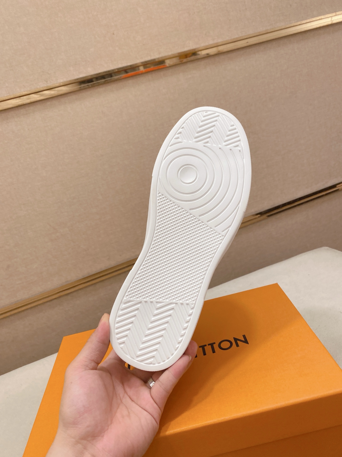 LV 一比一 白色運動鞋 極簡百搭設計｜歐美奢侈品精品推薦