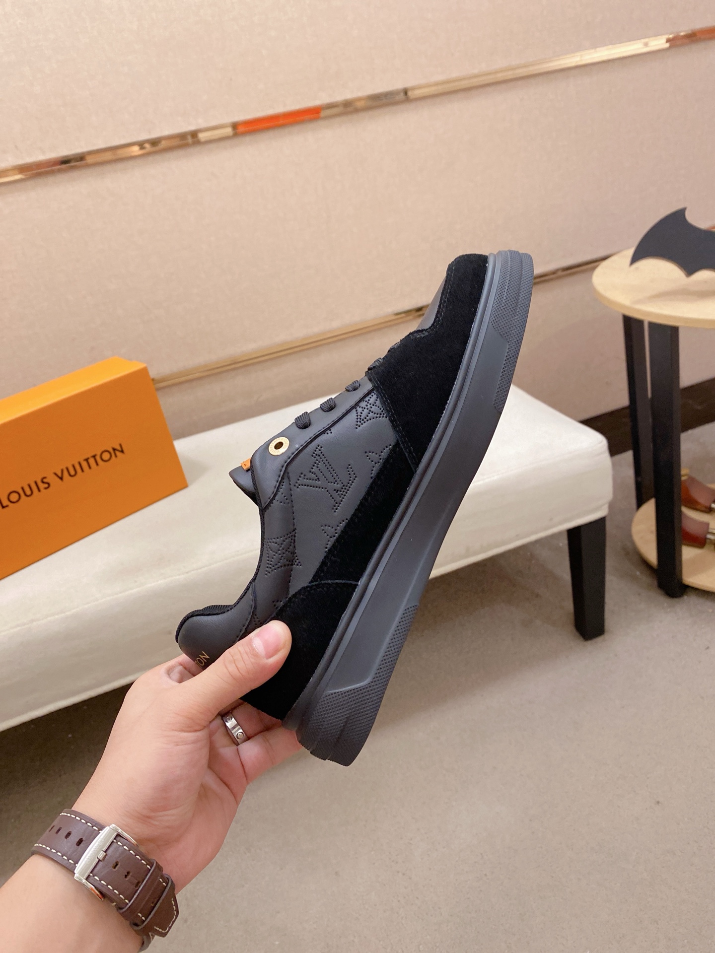 LV 原單 黑色運動鞋 低調時尚設計｜歐美奢侈品精品推薦