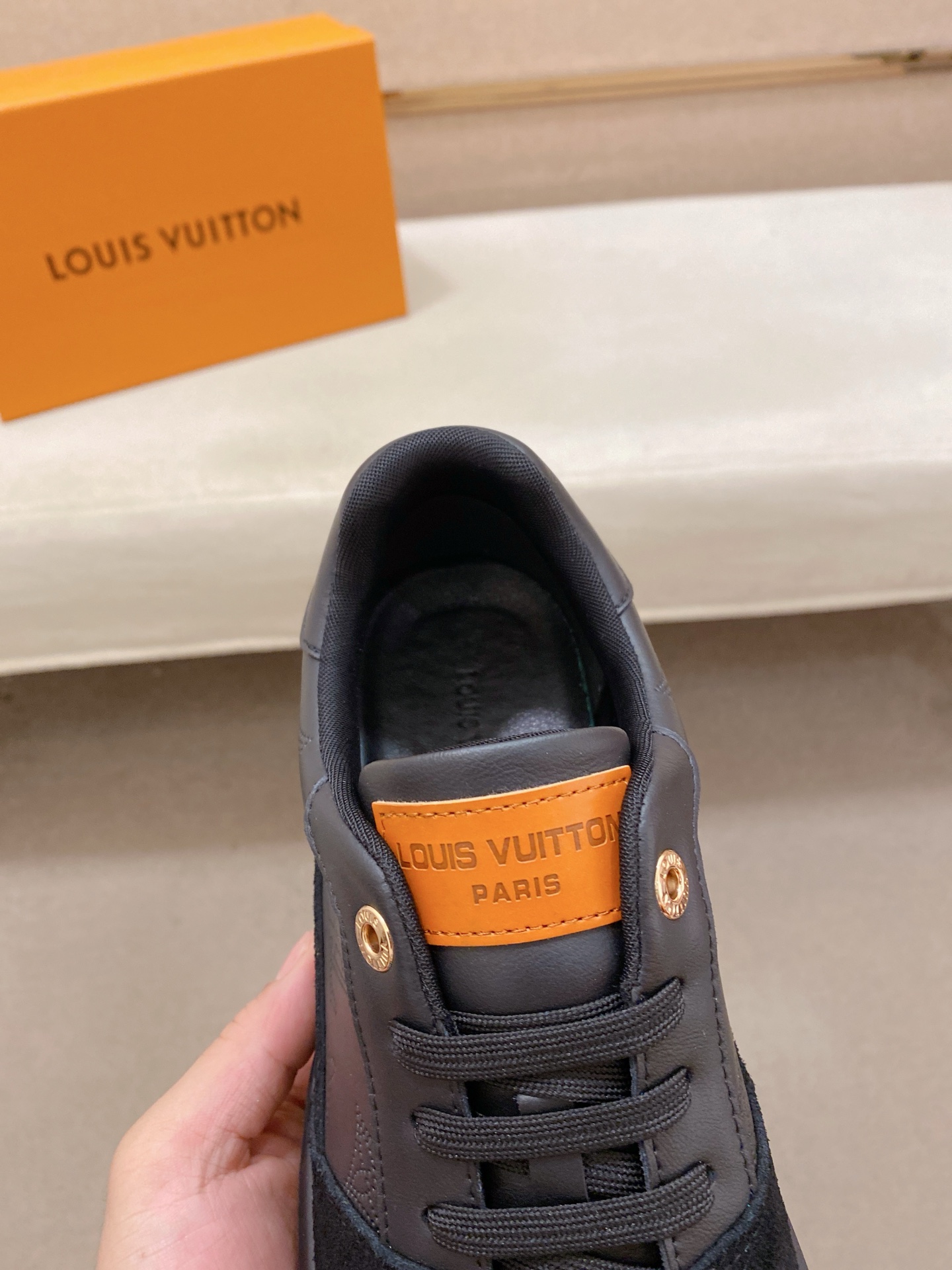 LV 原單 黑色運動鞋 低調時尚設計｜歐美奢侈品精品推薦