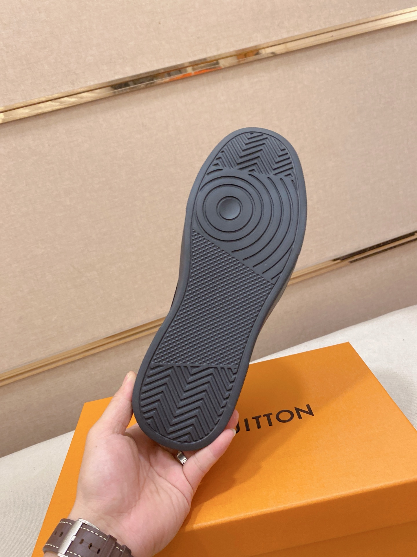 LV 原單 黑色運動鞋 低調時尚設計｜歐美奢侈品精品推薦