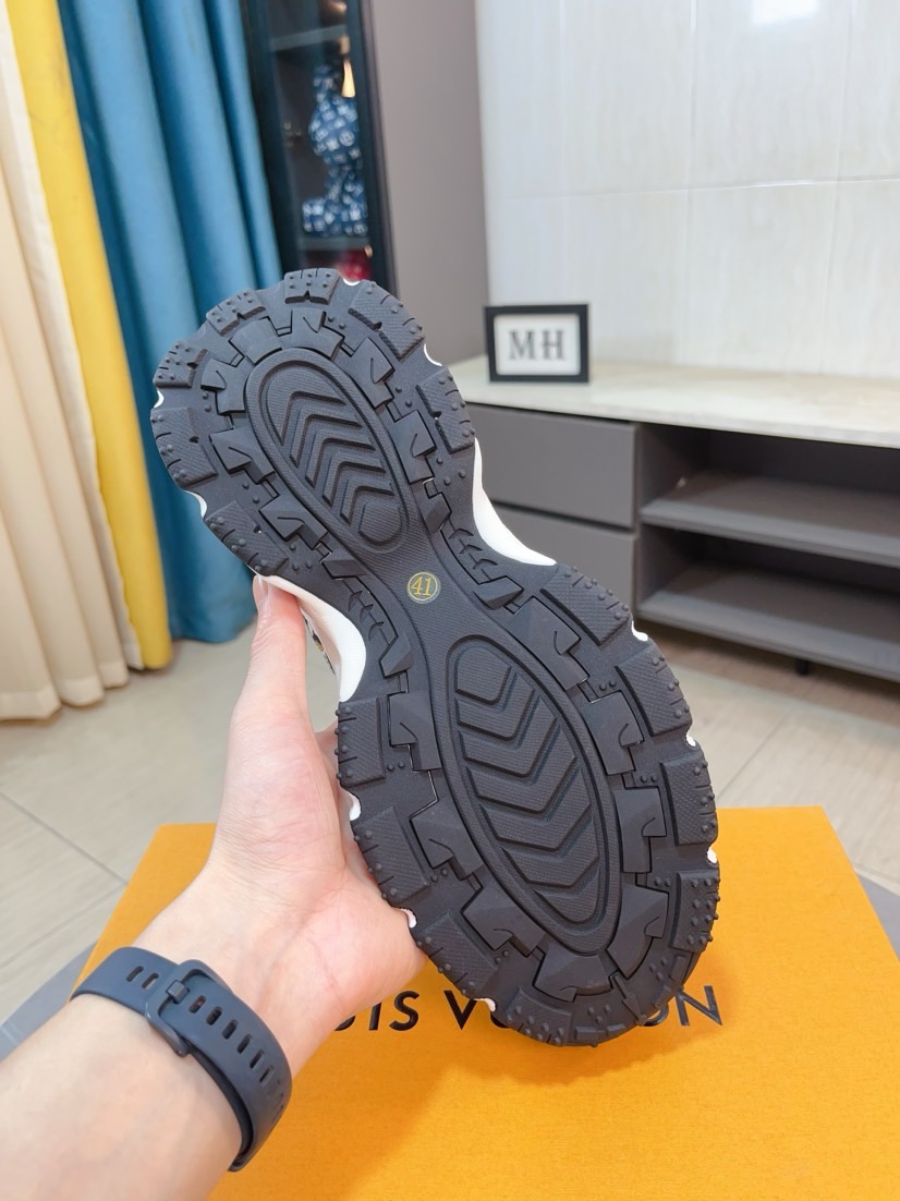 LV 高仿 棕色運動鞋 花紋拼接百搭款｜歐美奢侈品精品推薦