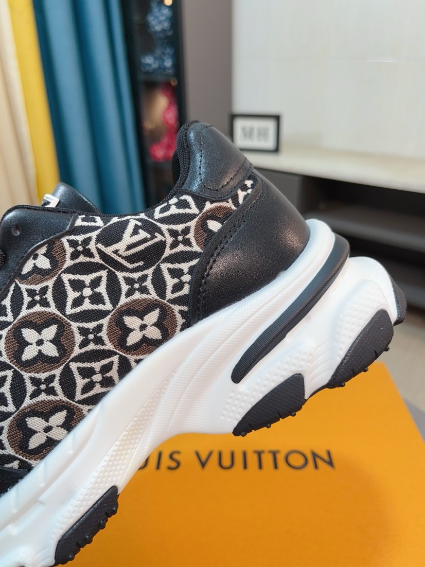 LV 高仿 黑色運動鞋 花紋拼接厚底舒適款｜歐美奢侈品精品推薦