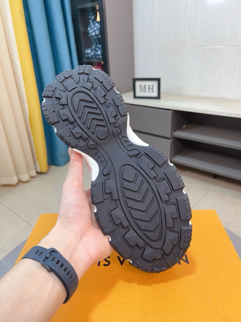 LV 高仿 黑色運動鞋 花紋拼接厚底舒適款｜歐美奢侈品精品推薦